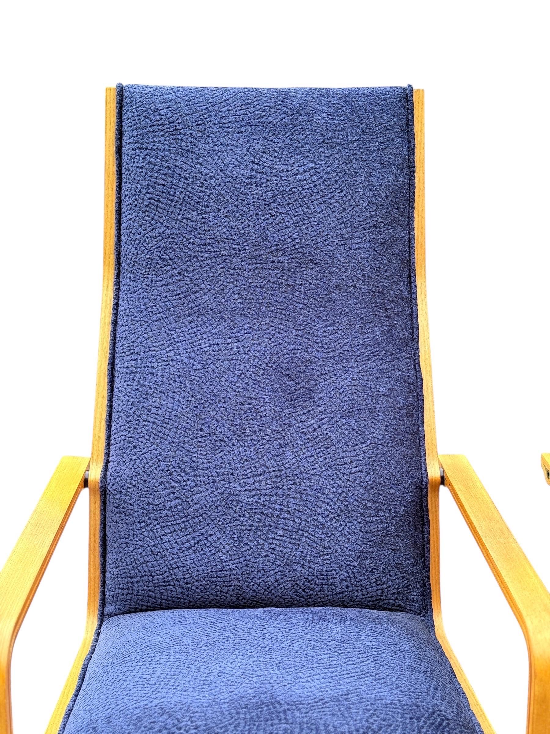 Pair of High-Back Lounge Chairs by Arne Jacobsen for Fritz Hansen For Sale 7