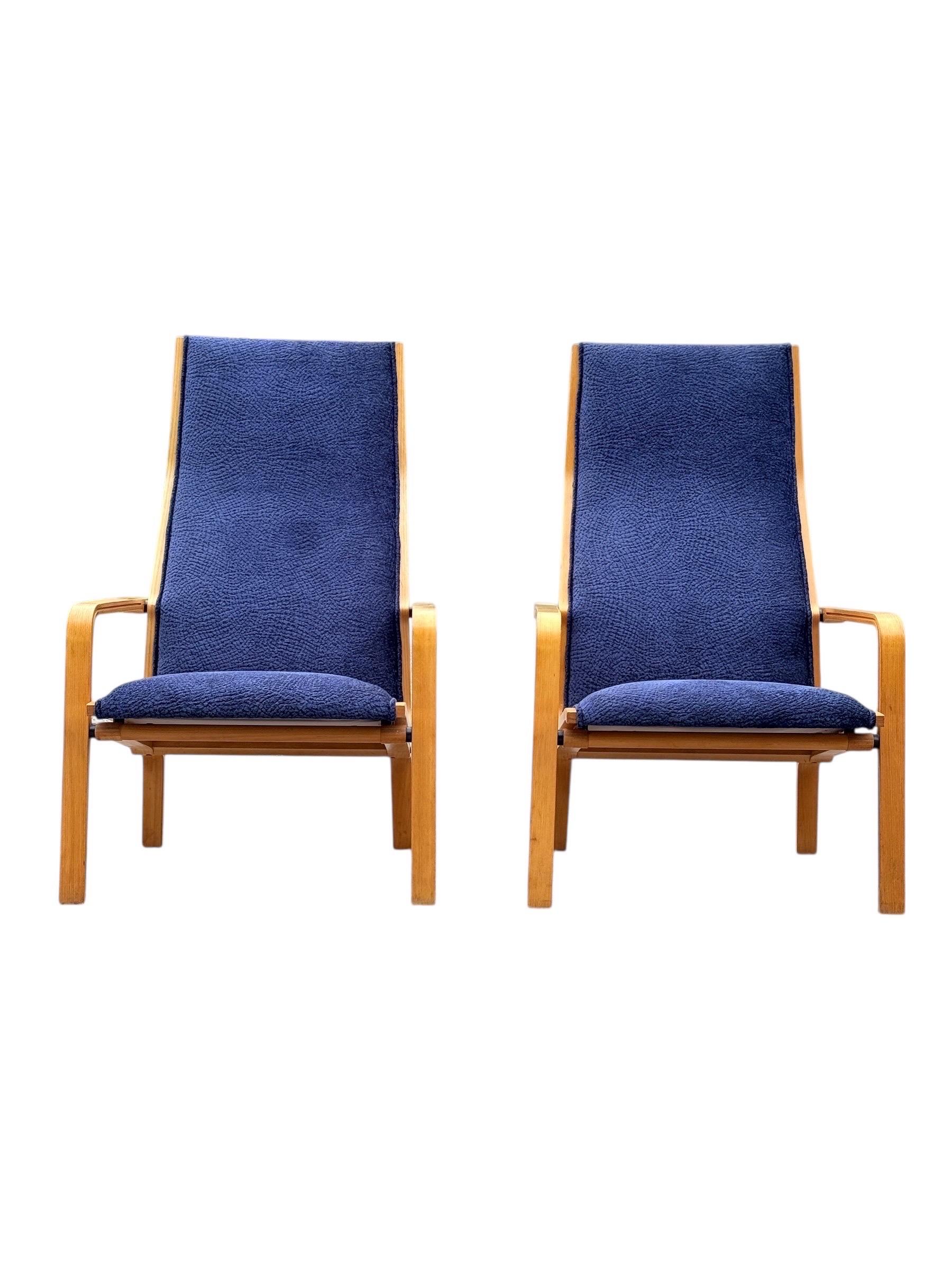 Mid-Century Modern Pair of High-Back Lounge Chairs by Arne Jacobsen for Fritz Hansen For Sale