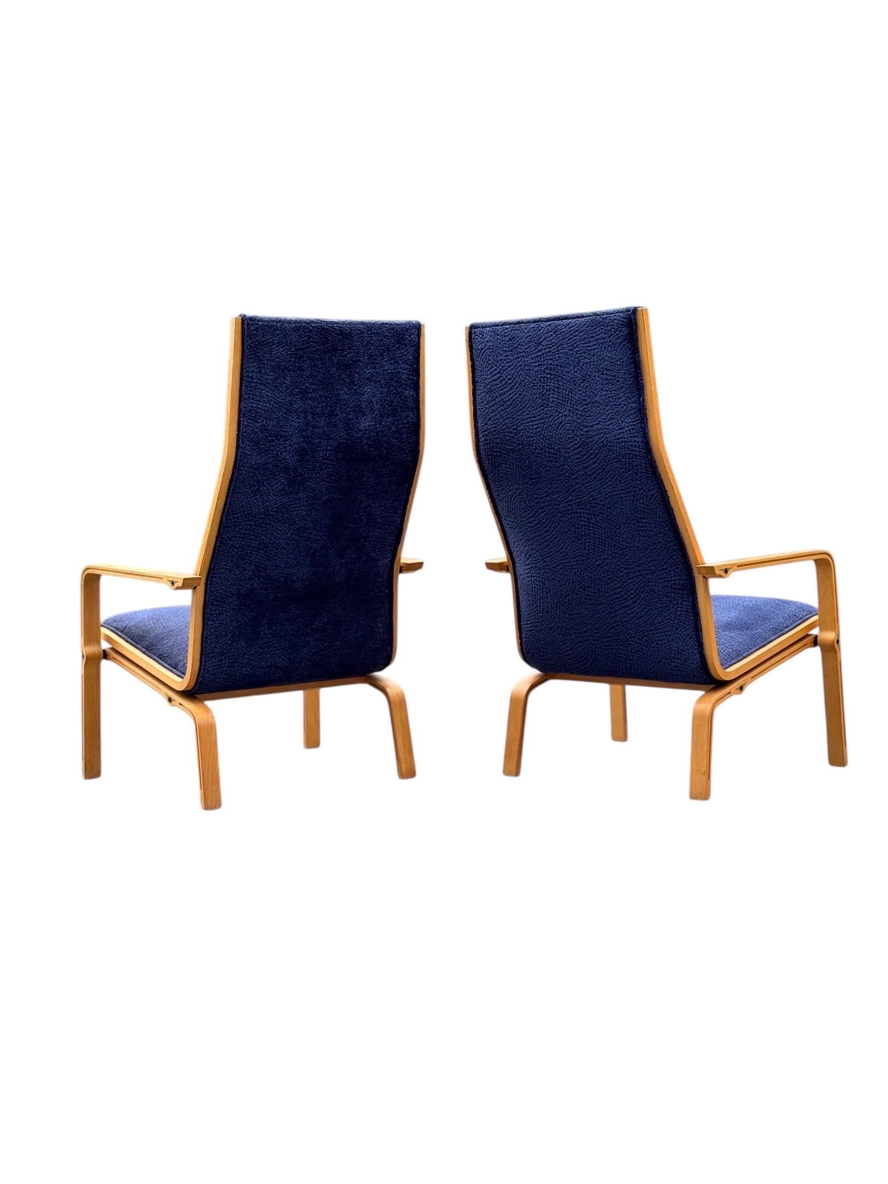 Danish Pair of High-Back Lounge Chairs by Arne Jacobsen for Fritz Hansen For Sale