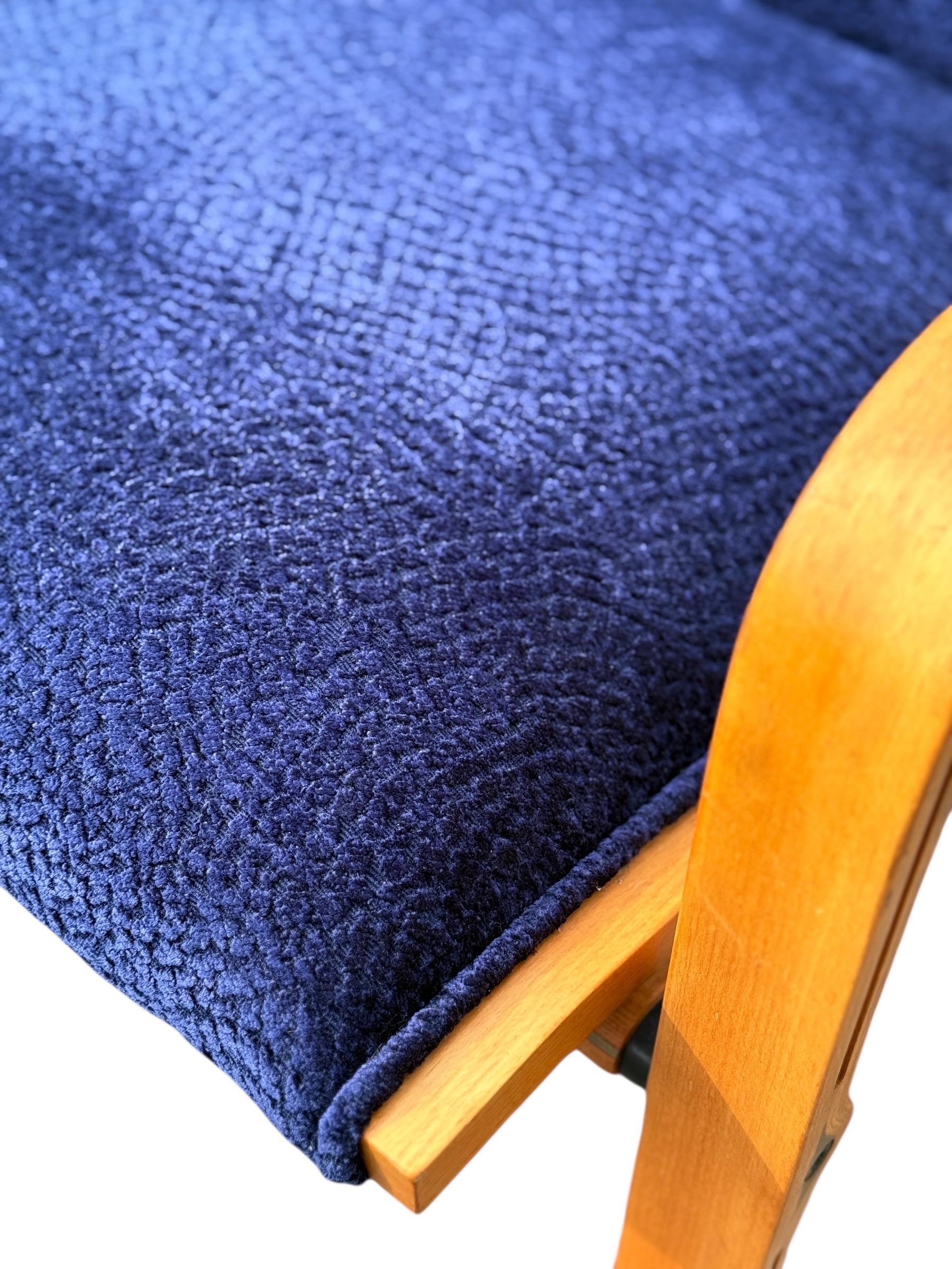 Fabric Pair of High-Back Lounge Chairs by Arne Jacobsen for Fritz Hansen For Sale