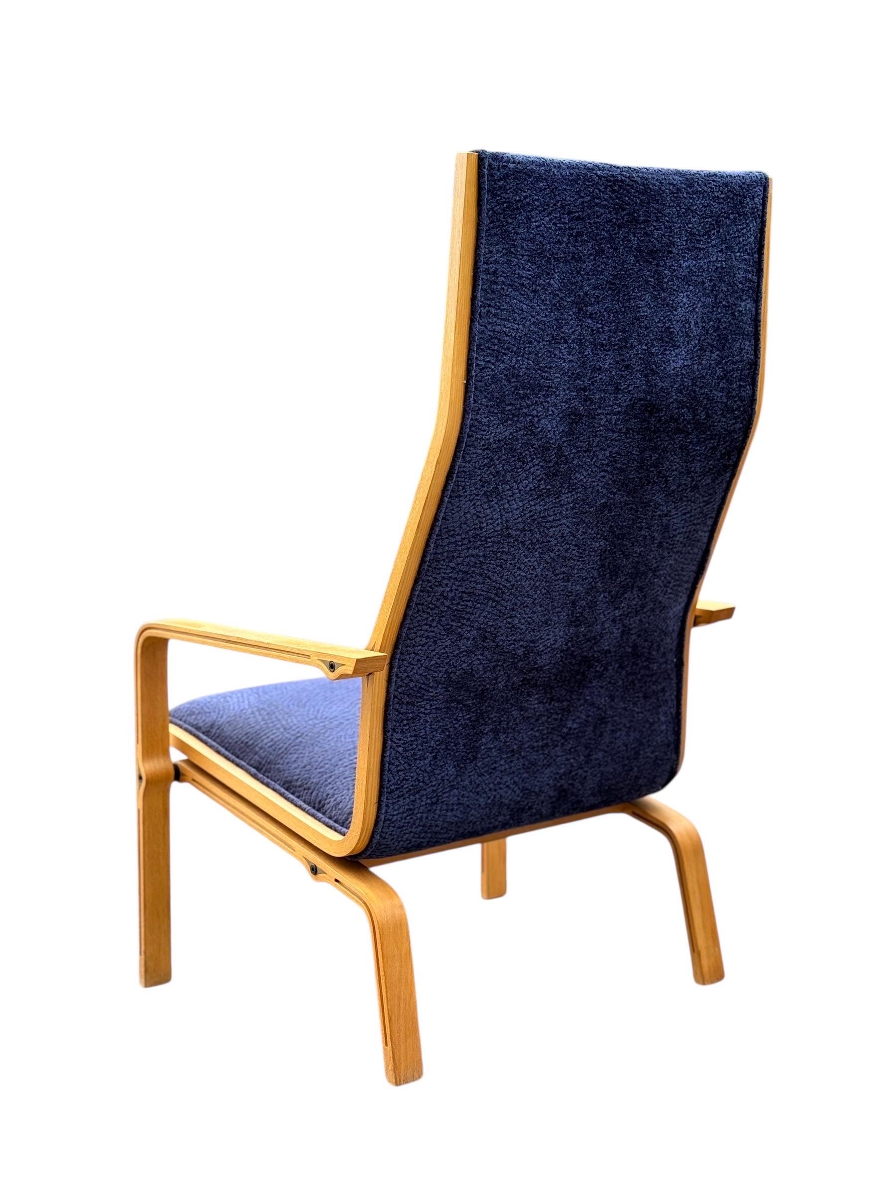 Pair of High-Back Lounge Chairs by Arne Jacobsen for Fritz Hansen For Sale 2
