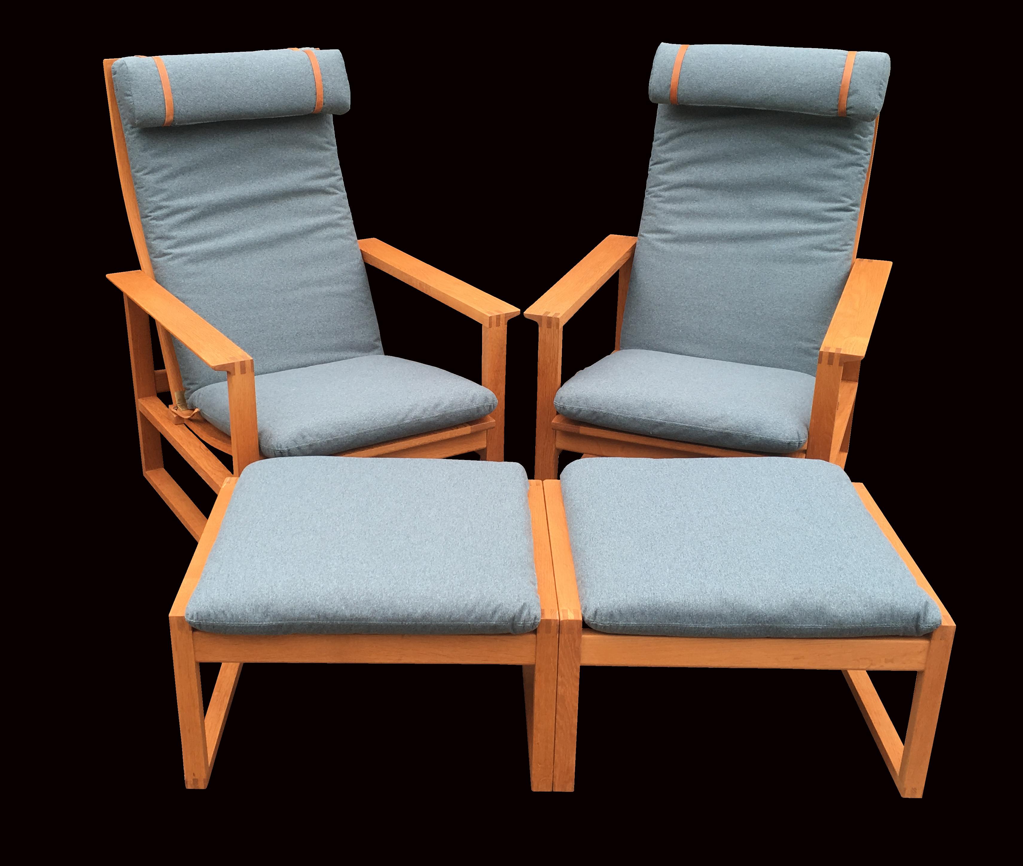 Pair of very good original high back 2 position sled chairs with ottomans in very nice golden oak.
these retain most of their original labels and the only thing not original are the freshly upholstered covers which are zipped so can easily be