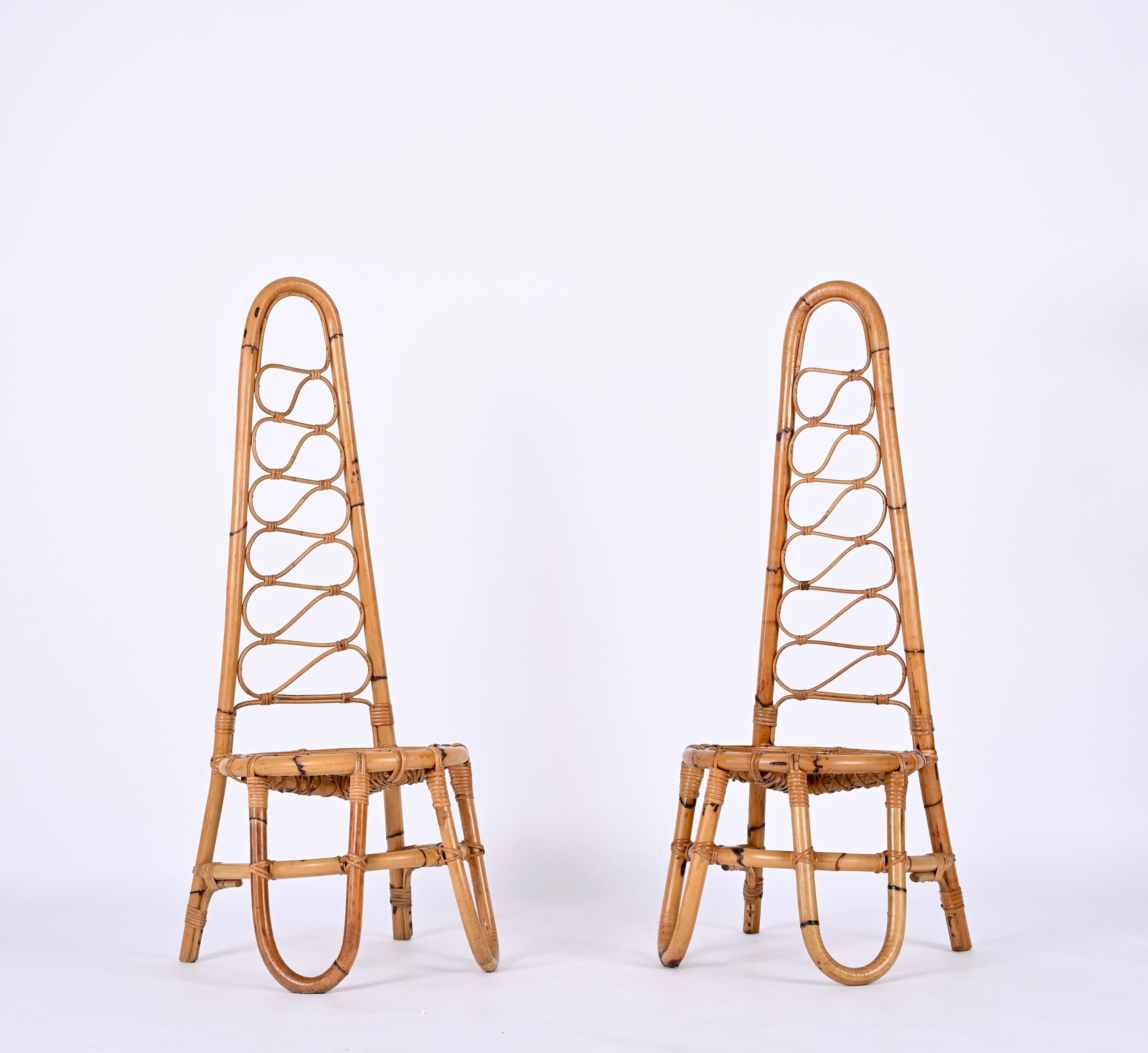 Beautiful pair of high back chairs in bamboo and rattan. These gorgeous chairs were produced in Italy in the 1960s and are attributed to Bonacina.

The chairs feature a sturdy base in curved bamboo with stunning rattan decorations. Fully