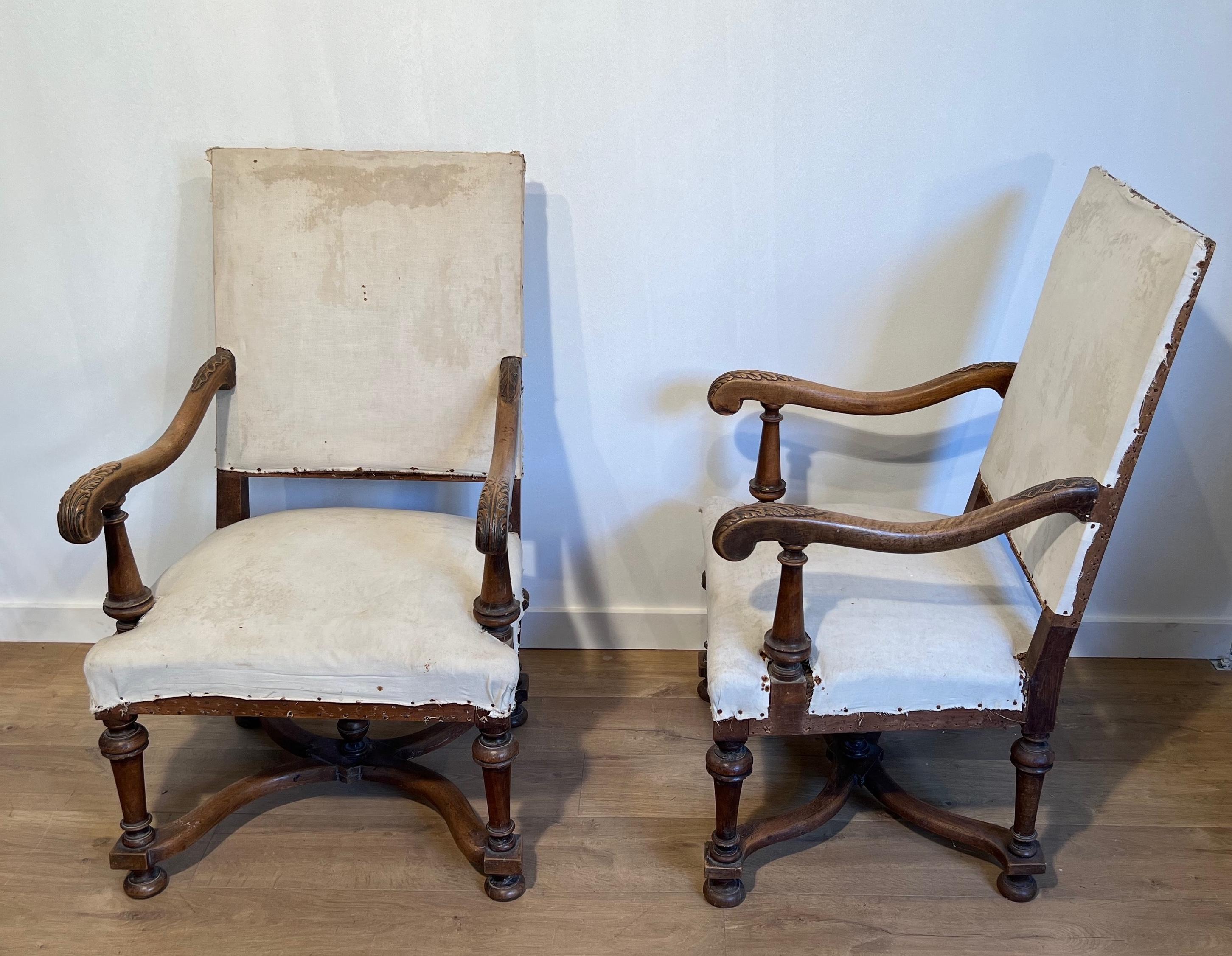 Paar Sessel mit hoher Rückenlehne aus Nussbaumholz im Stil von Louis XIII. im Zustand „Gut“ im Angebot in Marcq-en-Barœul, Hauts-de-France