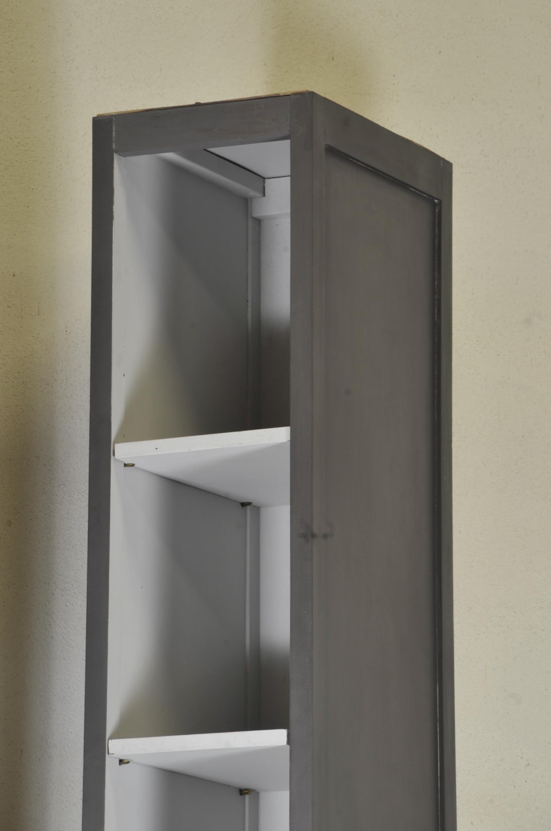 Pair of High Columns Bookcases in Gray Patinated Wood For Sale 1