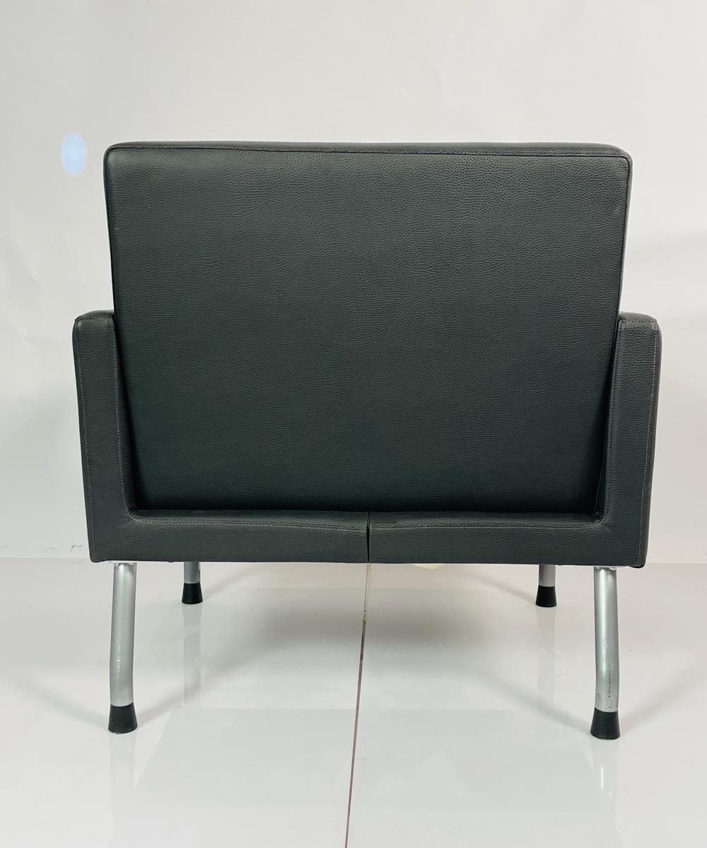 Pair of Highback-Sidewalk Lounge Chairs by Brayton International For Sale 1