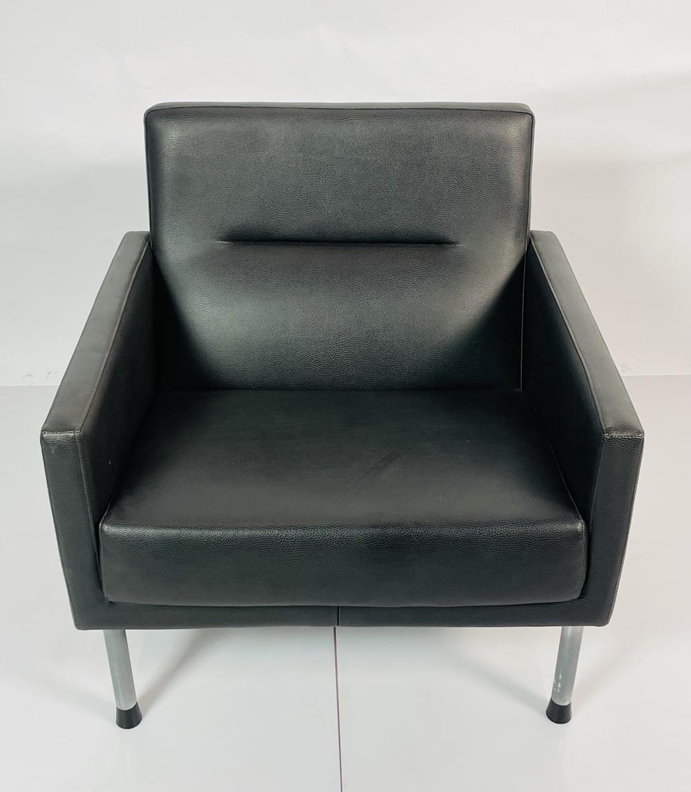 Américain Paire de fauteuils de salon à dossier haut de gamme par Brayton International en vente