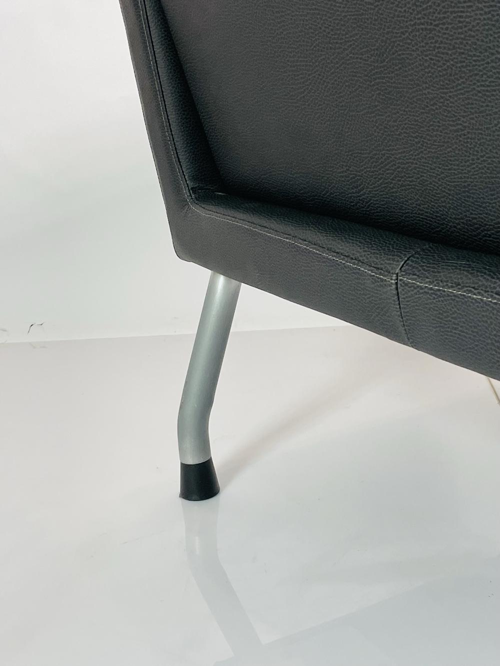 Métal Paire de fauteuils de salon à dossier haut de gamme par Brayton International en vente