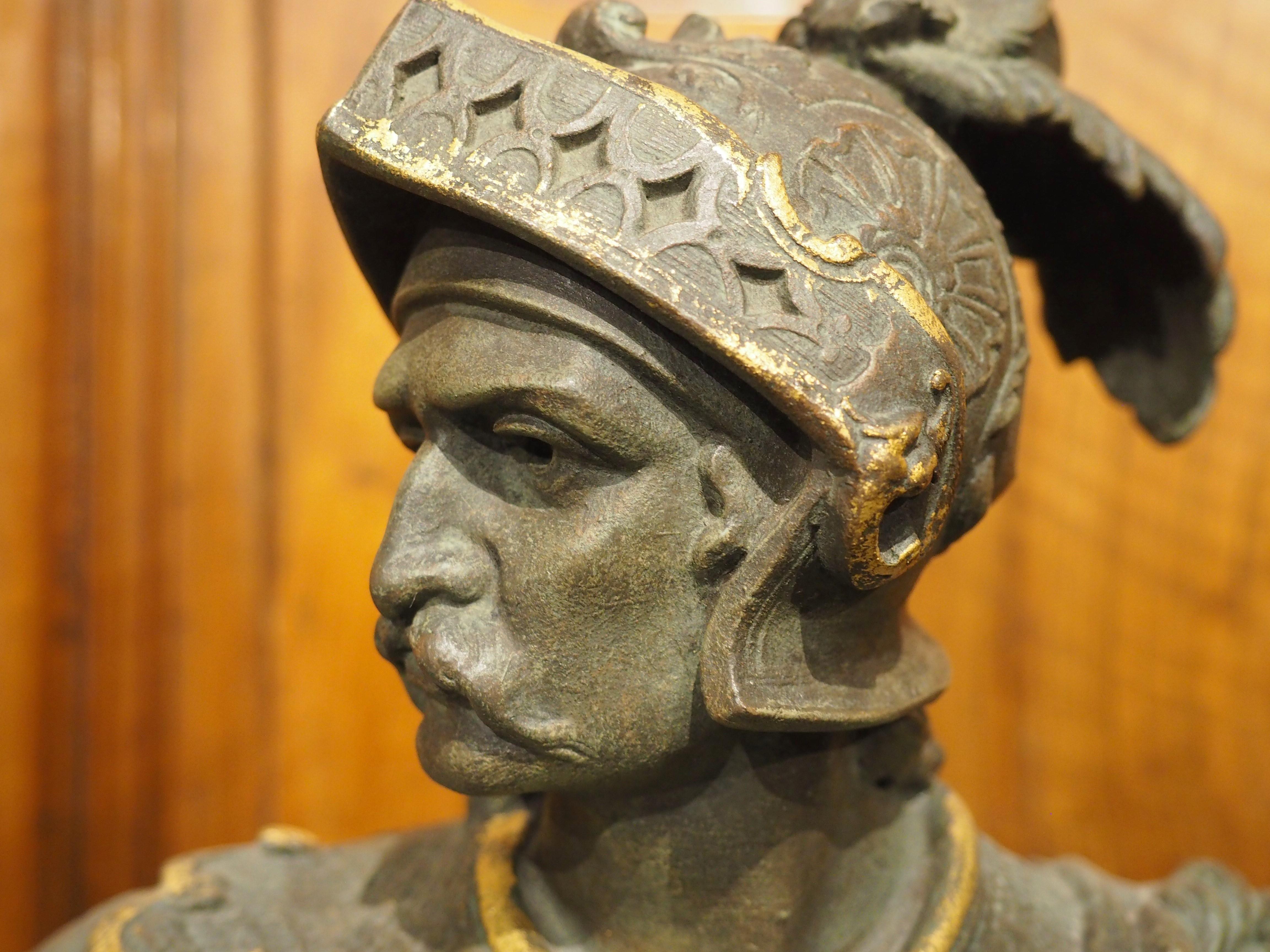 Ein Paar detailreich gegossene antike Militärfiguren aus Guss mit vergoldeten Akzenten im Angebot 10