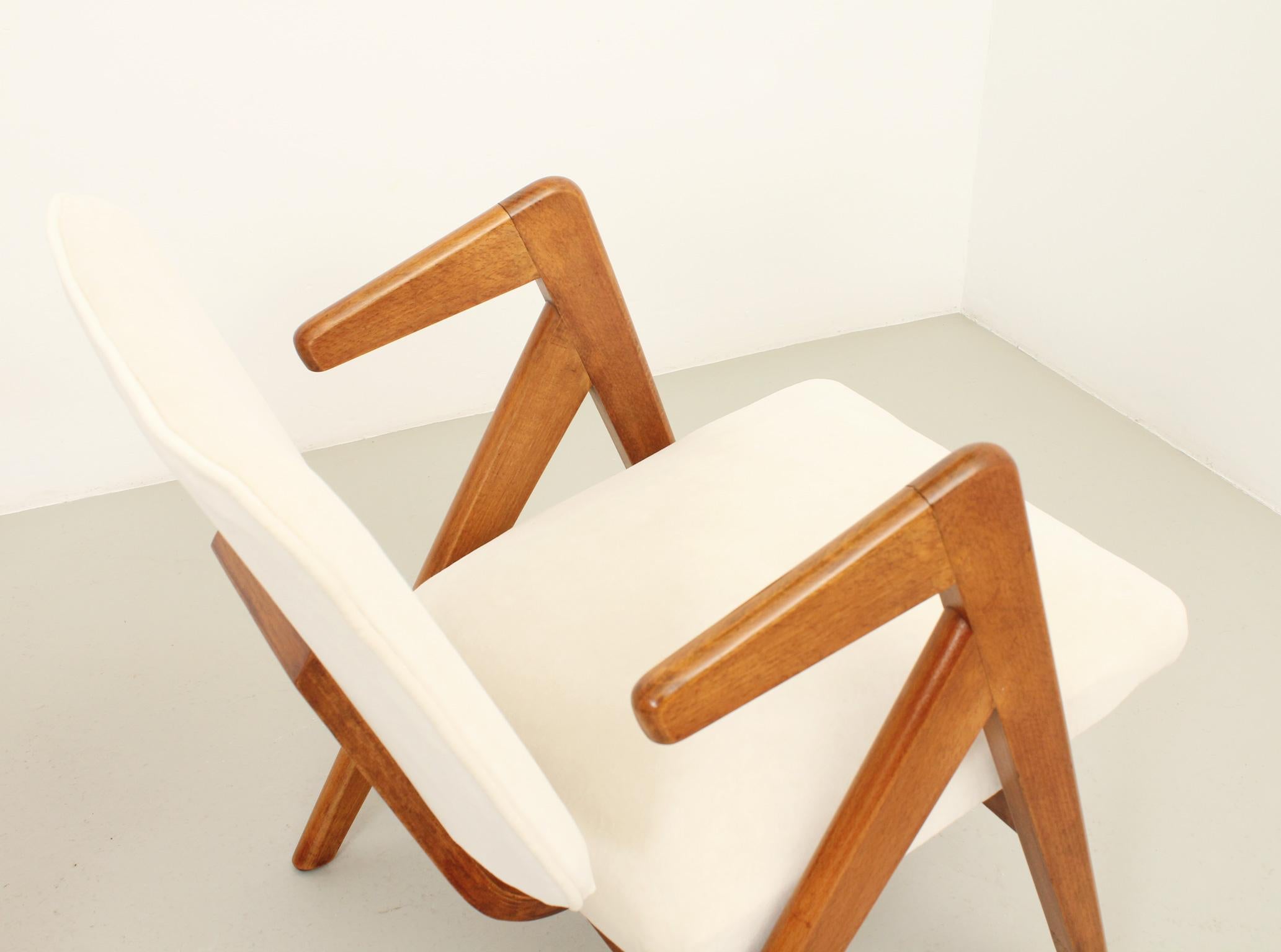 Pair of Hillestak Armchairs by Robin Day, UK, 1950s For Sale 3