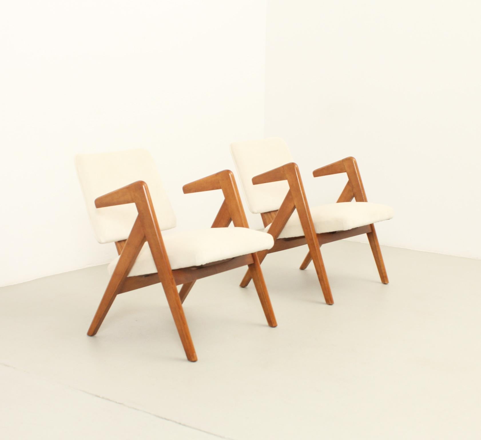 Mid-Century moderno Coppia di poltrone Hillestak di Robin Day, Regno Unito, anni '50 in vendita