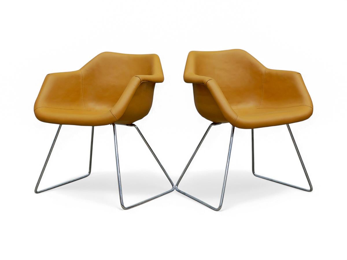 Available today, this pair of “Hillie” armchairs in Leather & Metal by Robin Day for L’Atelier made in the 1960s are a showstopper!
 
In the 1960s and 1970s, furniture firms such as L’Atelier and Forma brought European and American design influences