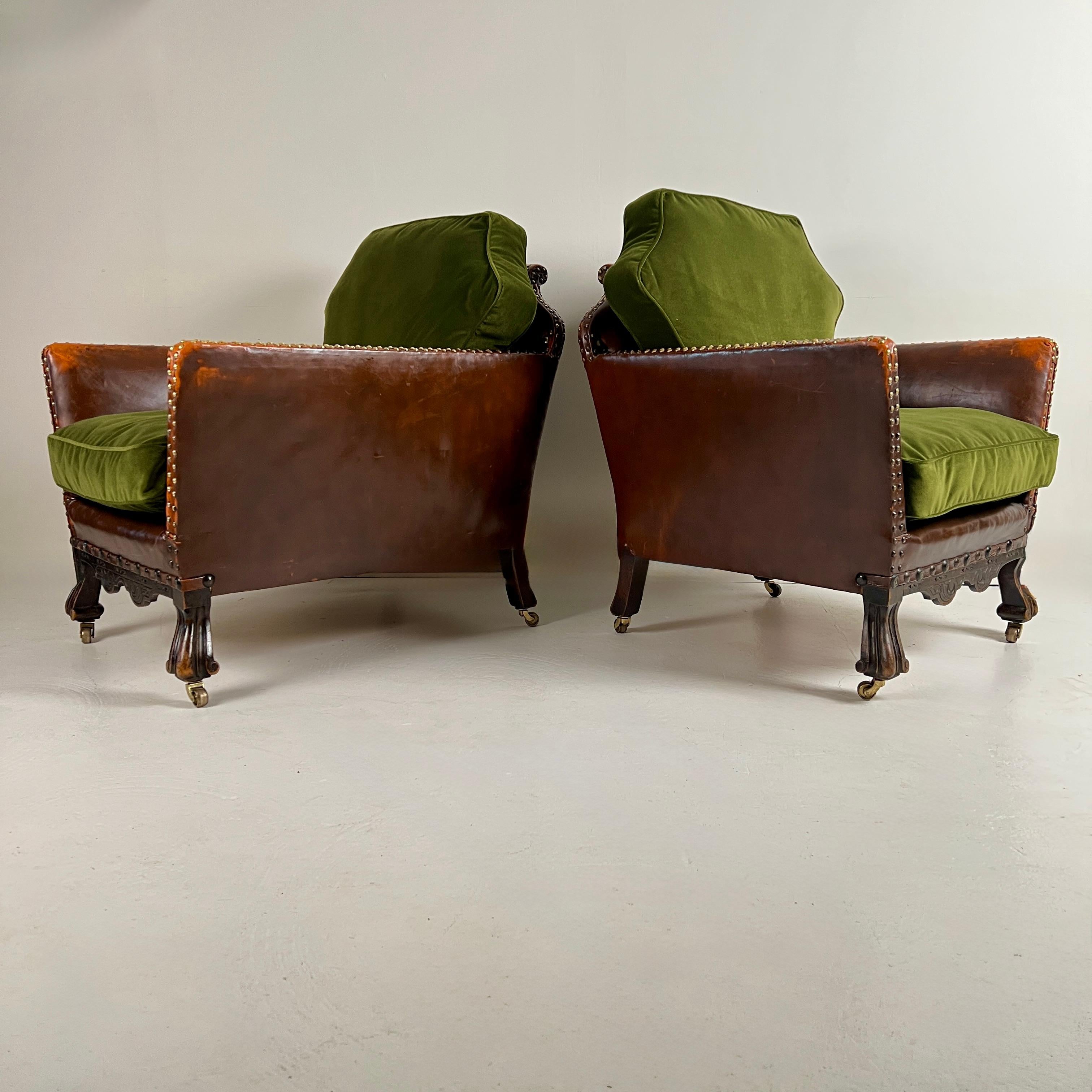 Ottone Coppia di sedie da club in pelle francese per lui e per lei in vendita
