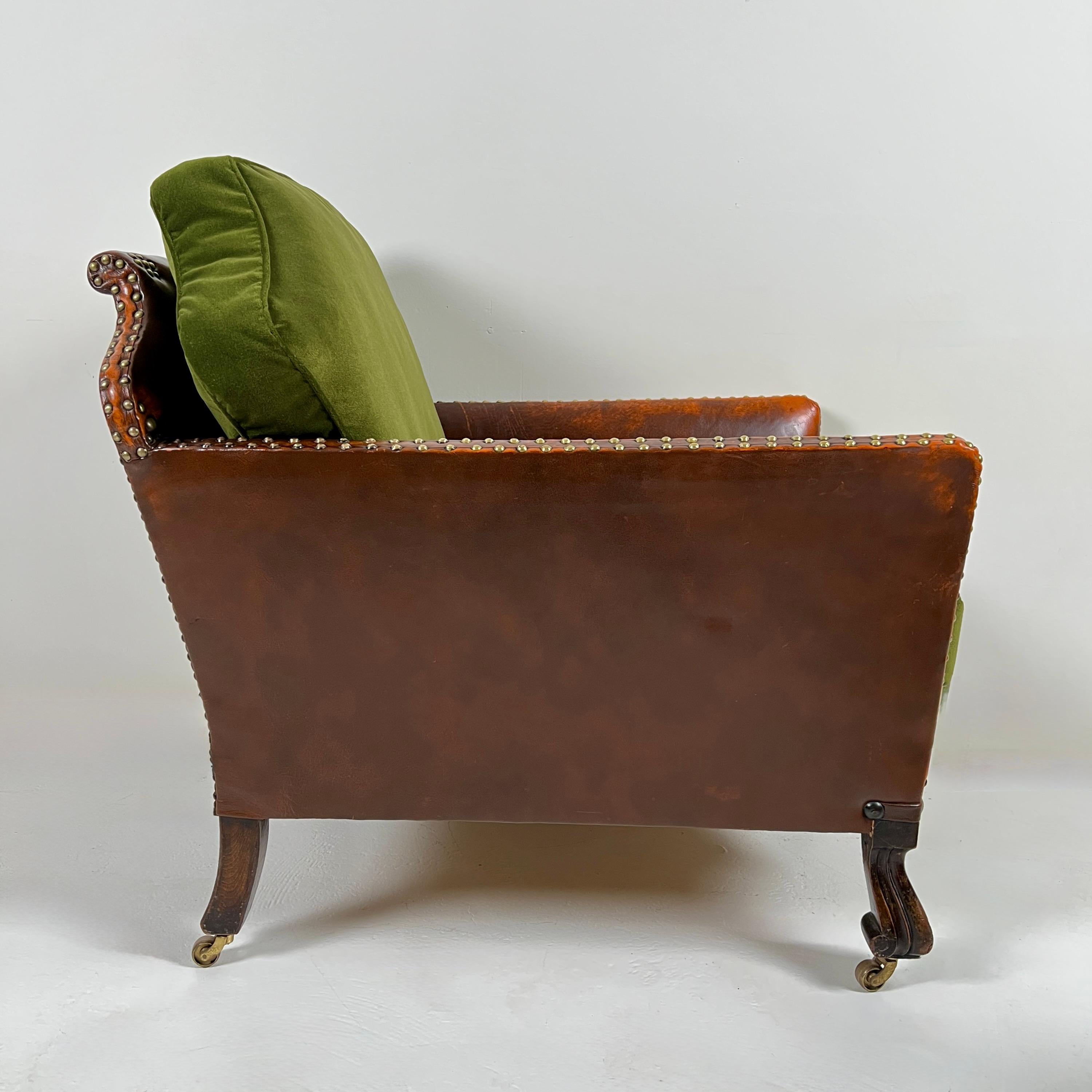 Coppia di sedie da club in pelle francese per lui e per lei in vendita 1