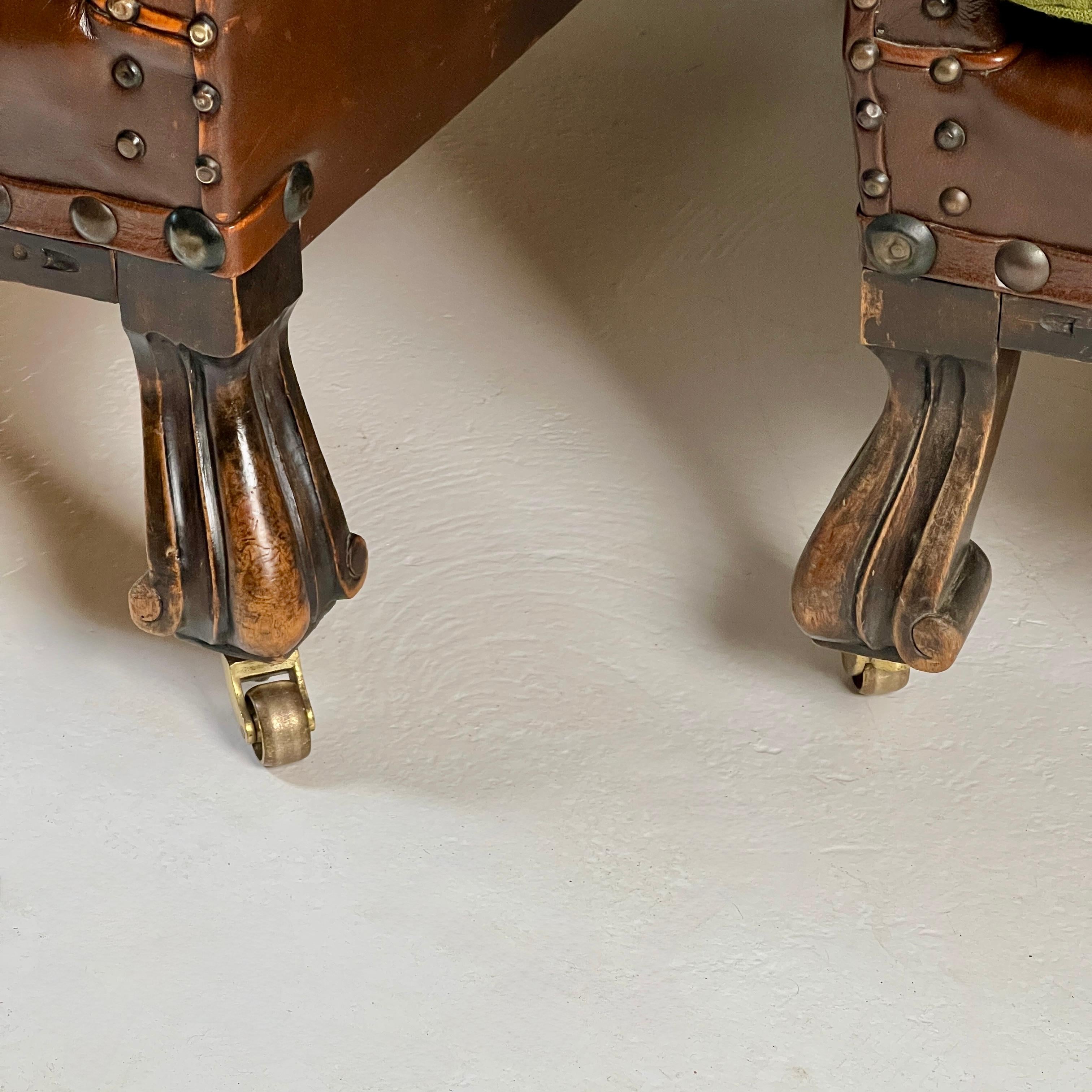 Coppia di sedie da club in pelle francese per lui e per lei in vendita 3