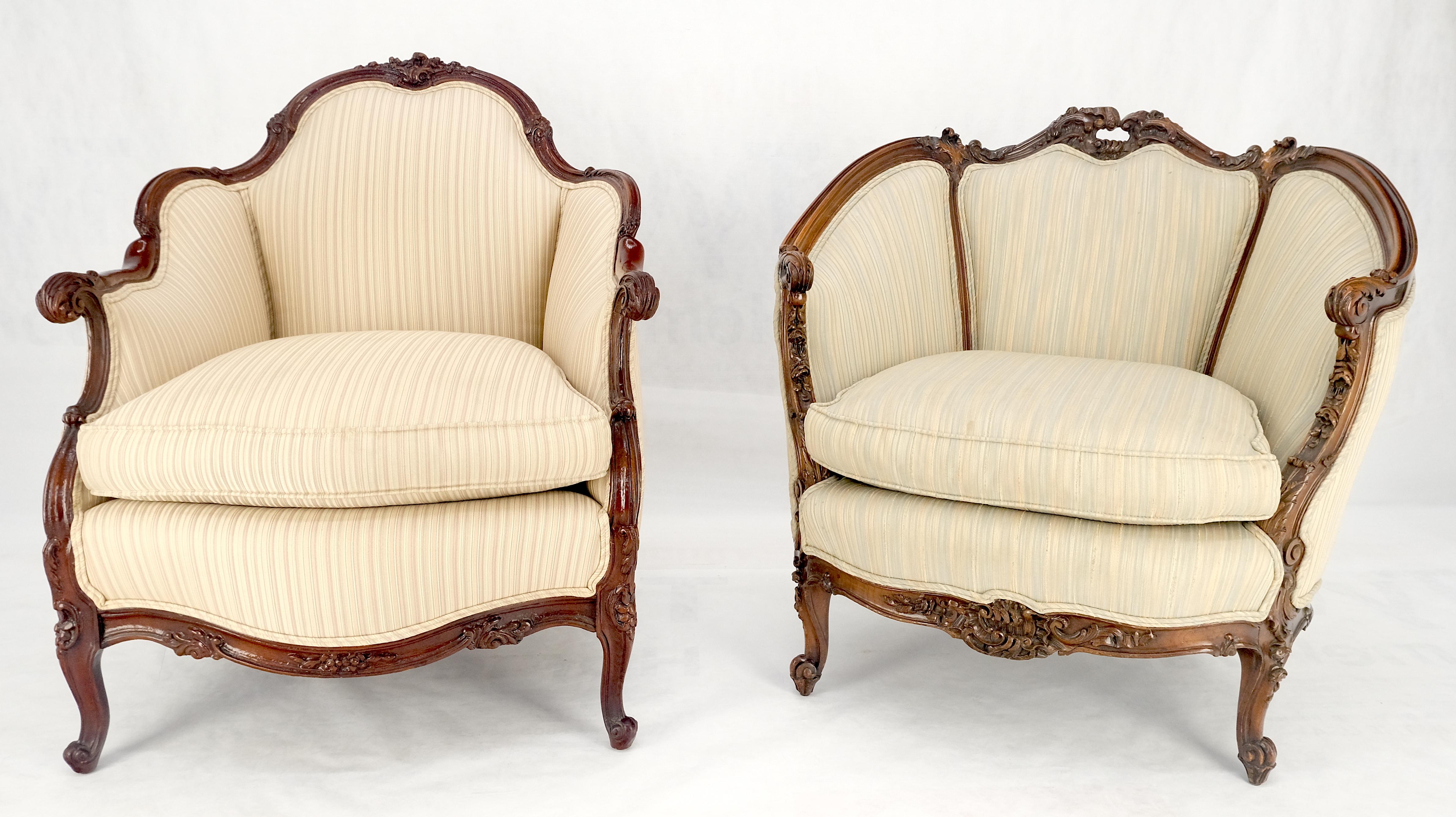 Sculpté Paire de fauteuils de salon Louis XV en acajou sculpté, propres à lui et à elle. en vente