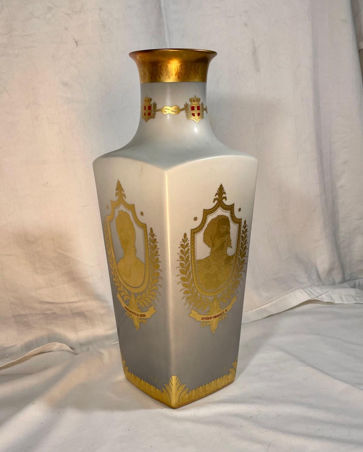 Gold Pair of Historical Porcelain Vases from the Italian Nicasio Collection For Sale