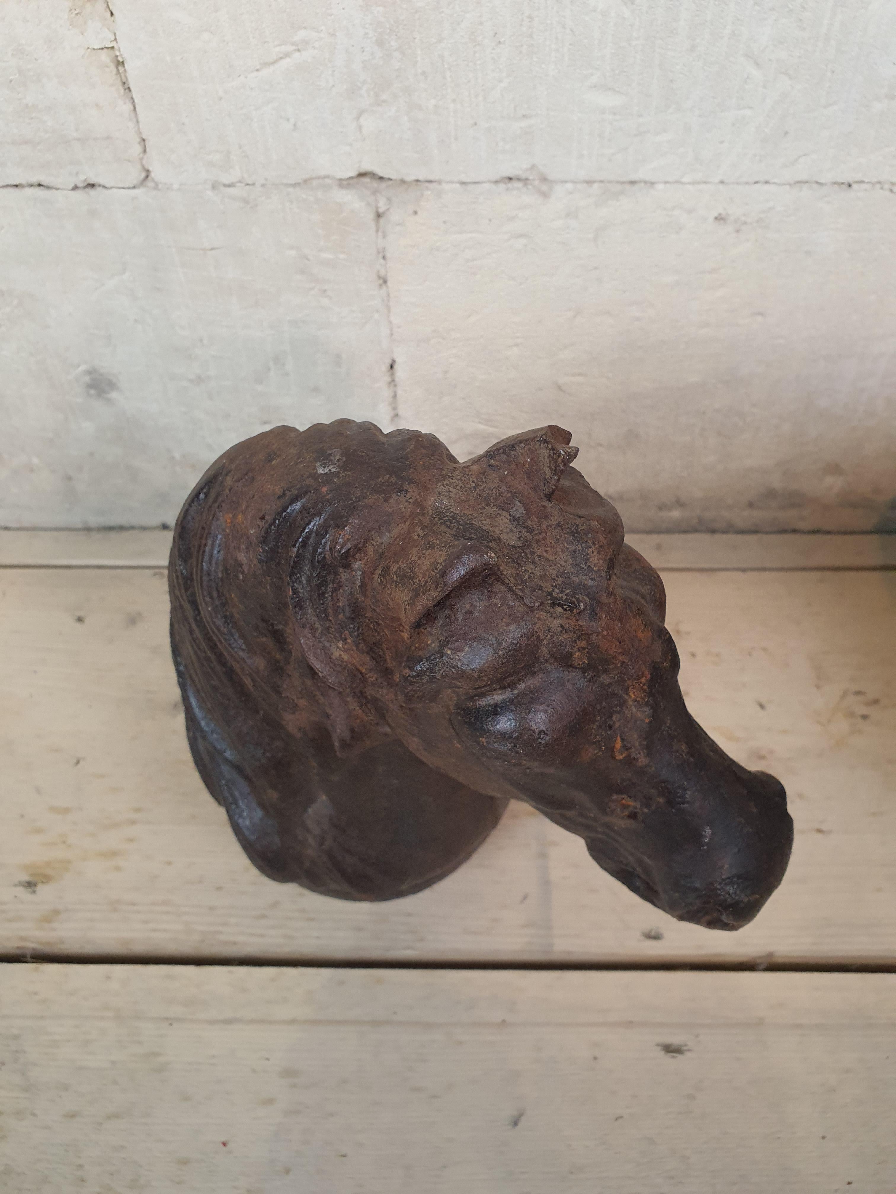 Coppia di teste di cavallo fuse per palo dell'autostop In condizioni discrete in vendita a Cheltenham, GB