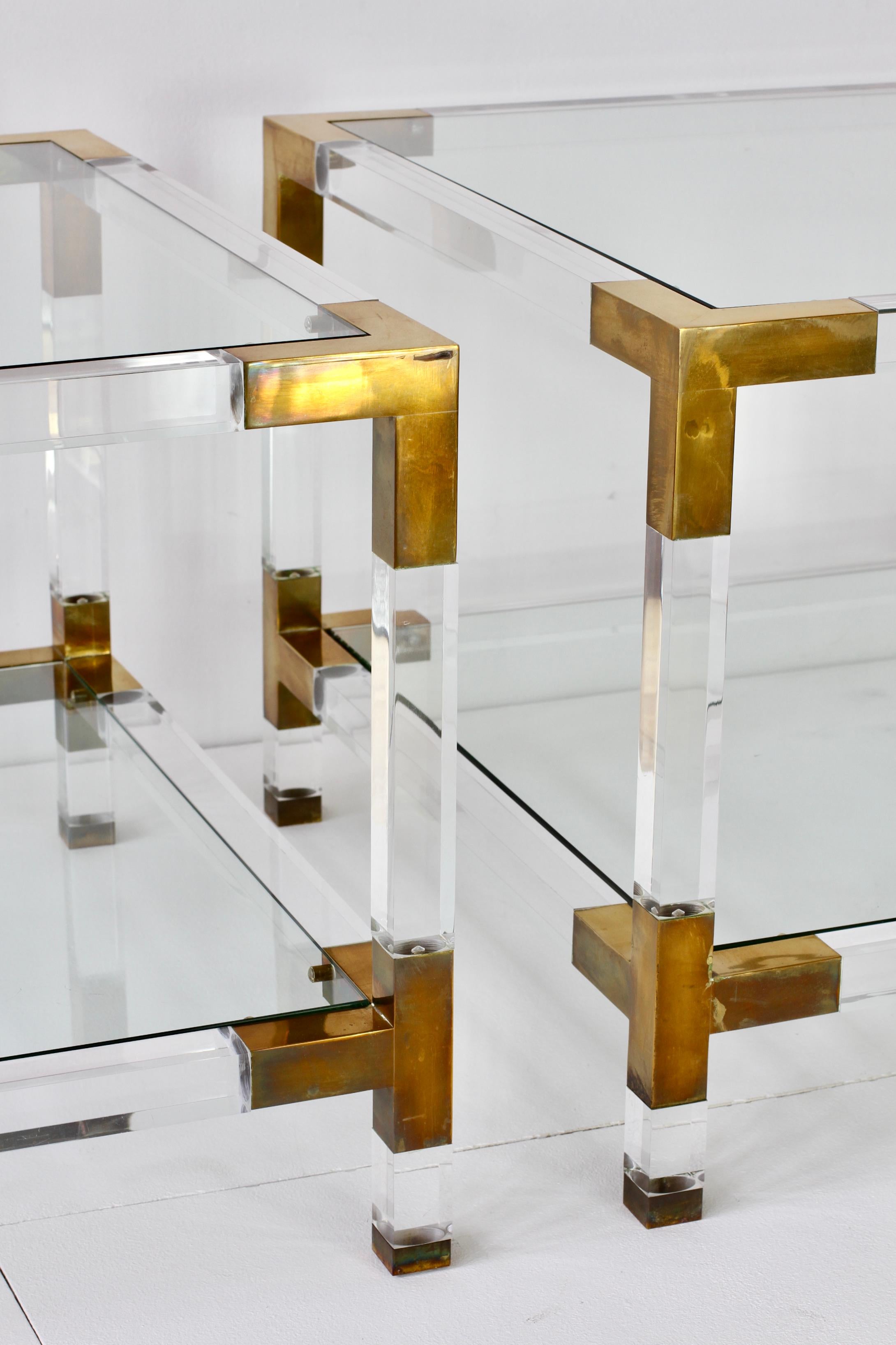 Pair of Hollis Jones Style Vintage Acrylic/Lucite Brass Side Tables, circa 1970s For Sale 1