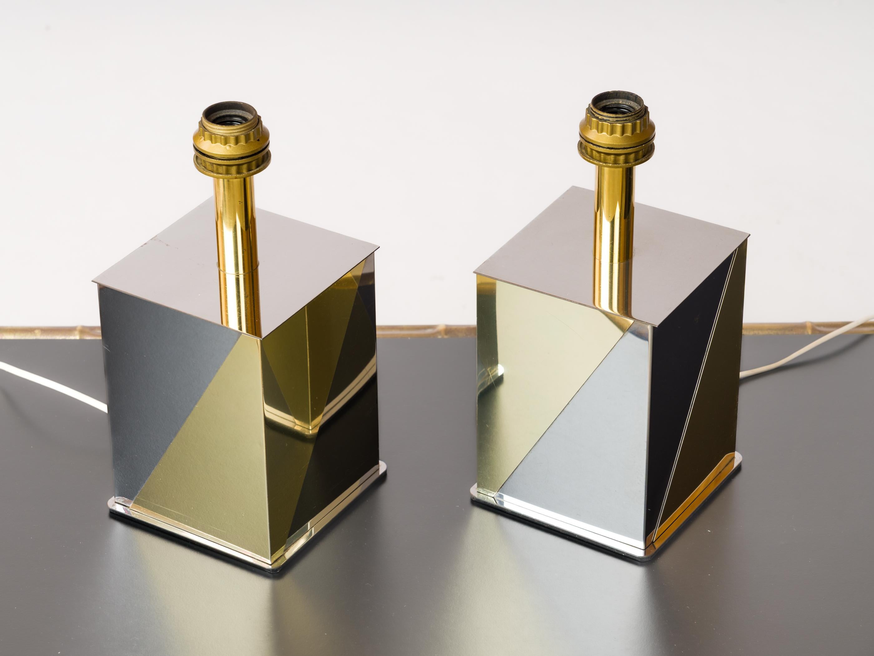 Dos lámparas de mesa italianas de cromo y metal dorado Hollywood Regency - Italia Años 80 Acero en venta