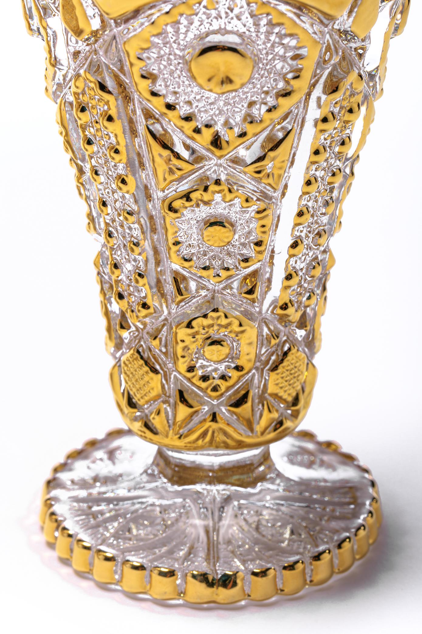 Paar Hollywood-Regency-Vasen, 22 Karat Gold, bemalt, von Imperial Glass Co., um 1965 im Angebot 3