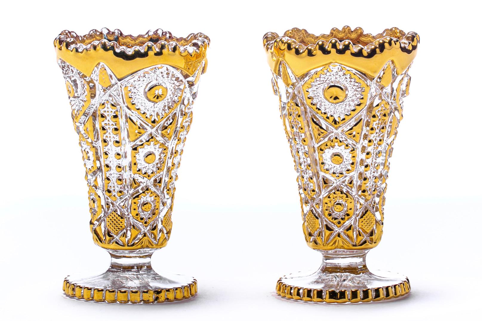 Paar Hollywood-Regency-Vasen, 22 Karat Gold, bemalt, von Imperial Glass Co., um 1965 (Handbemalt) im Angebot