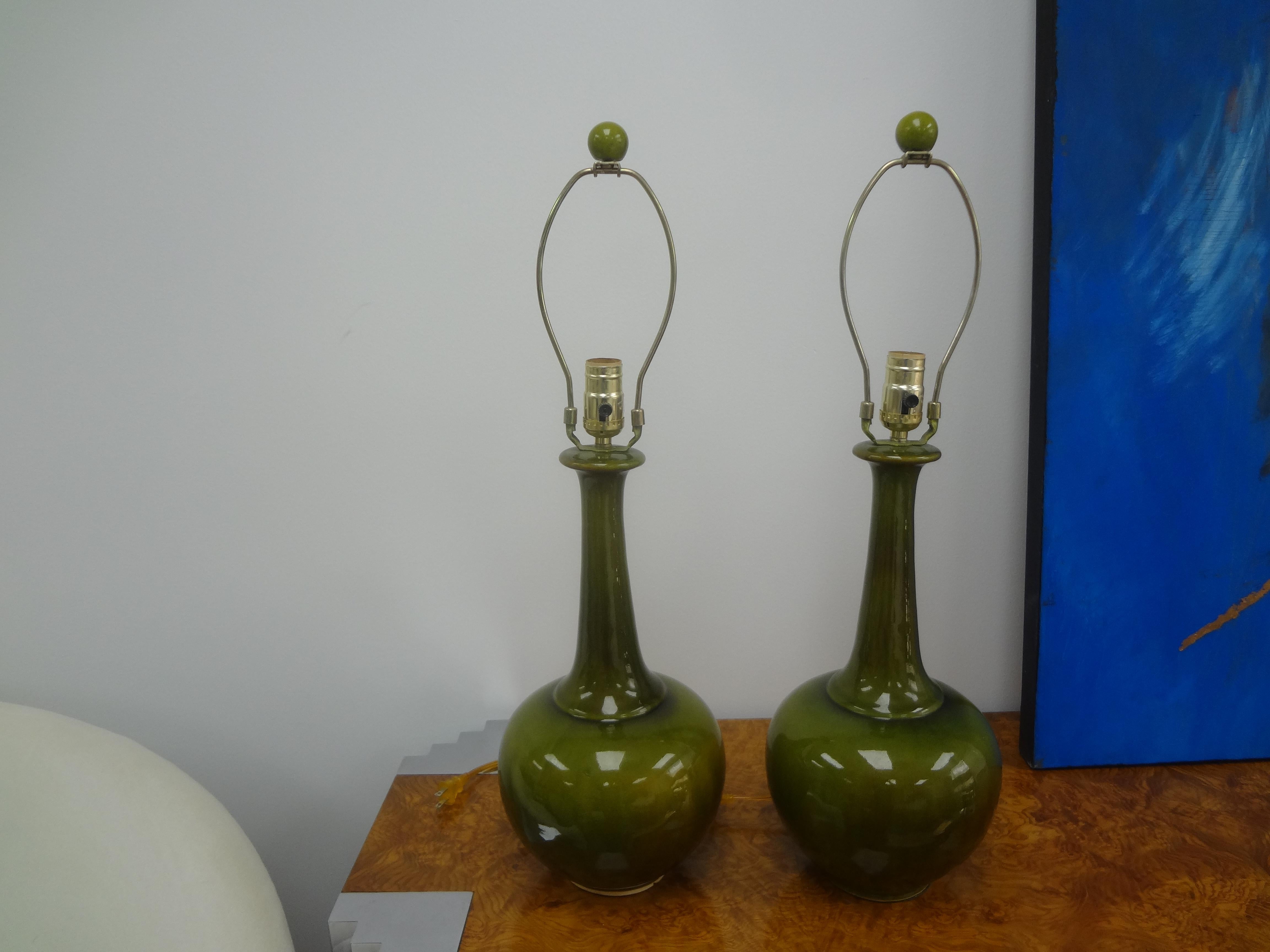 Late 20th Century Pair of Hollywood Regency Apple Green Ceramic Lamps