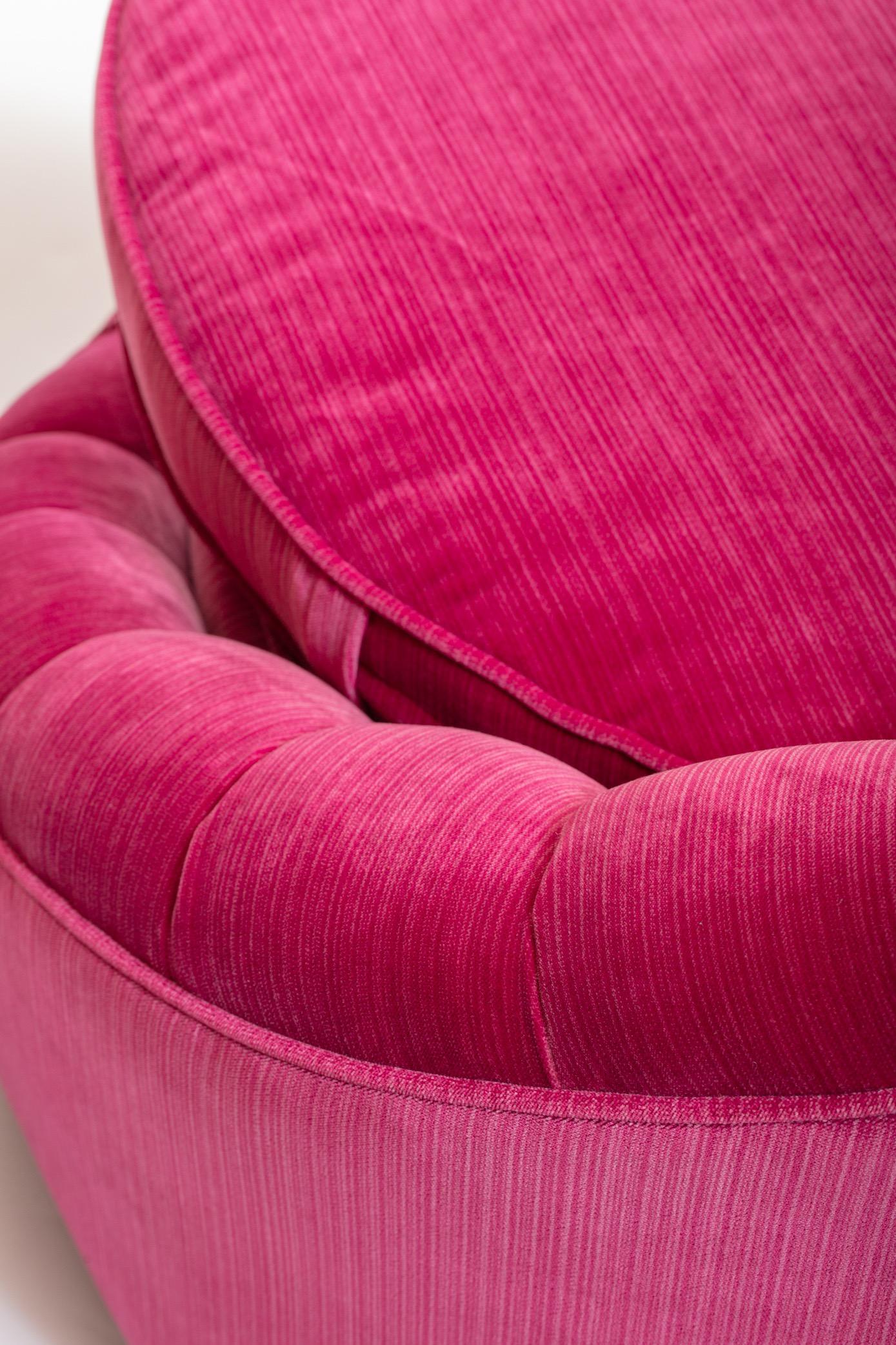 Pair of Hollywood Regency Asymmetrical Slipper Chairs in Hot Pink Strie Velvet In Good Condition In Saint Louis, MO