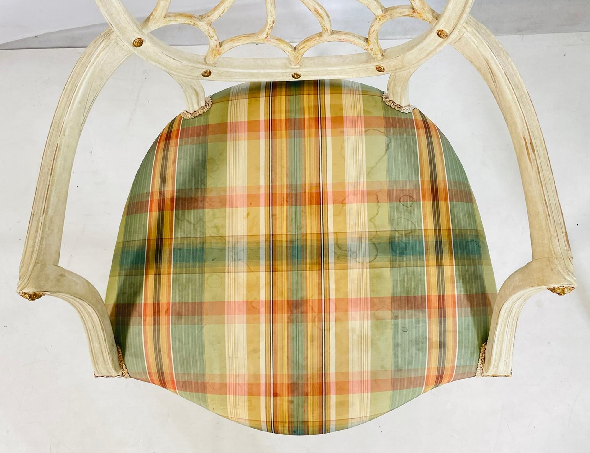 Paire de fauteuils en bois doré à dossier ballon de style régence hollywoodienne par Dennis & Leen en vente 2