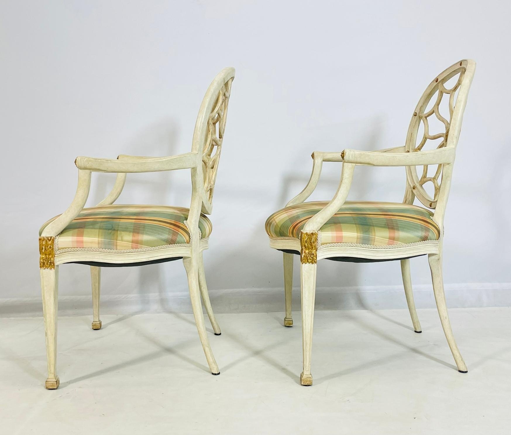 Fin du 20e siècle Paire de fauteuils en bois doré à dossier ballon de style régence hollywoodienne par Dennis & Leen en vente