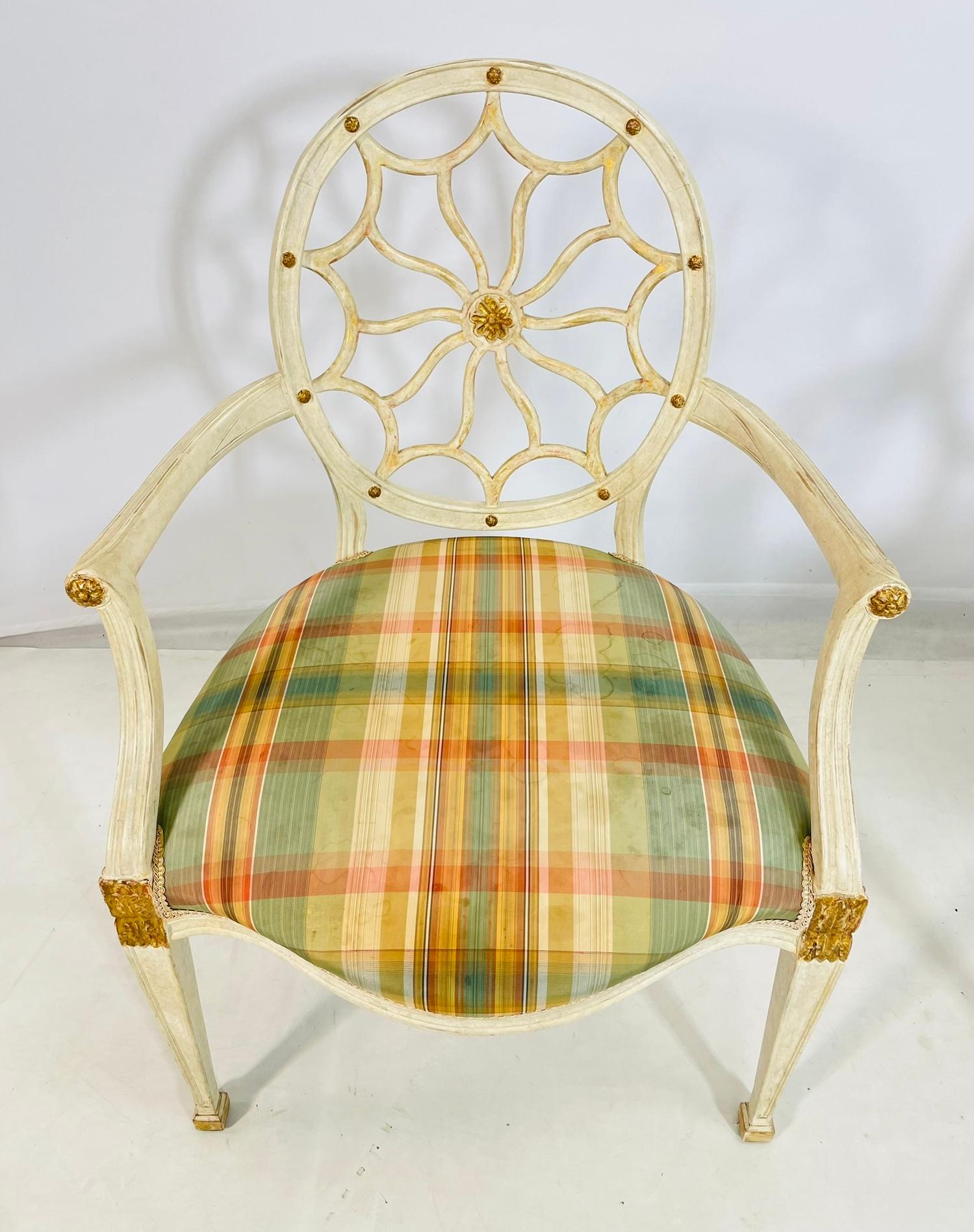 Paire de fauteuils en bois doré à dossier ballon de style régence hollywoodienne par Dennis & Leen en vente 1