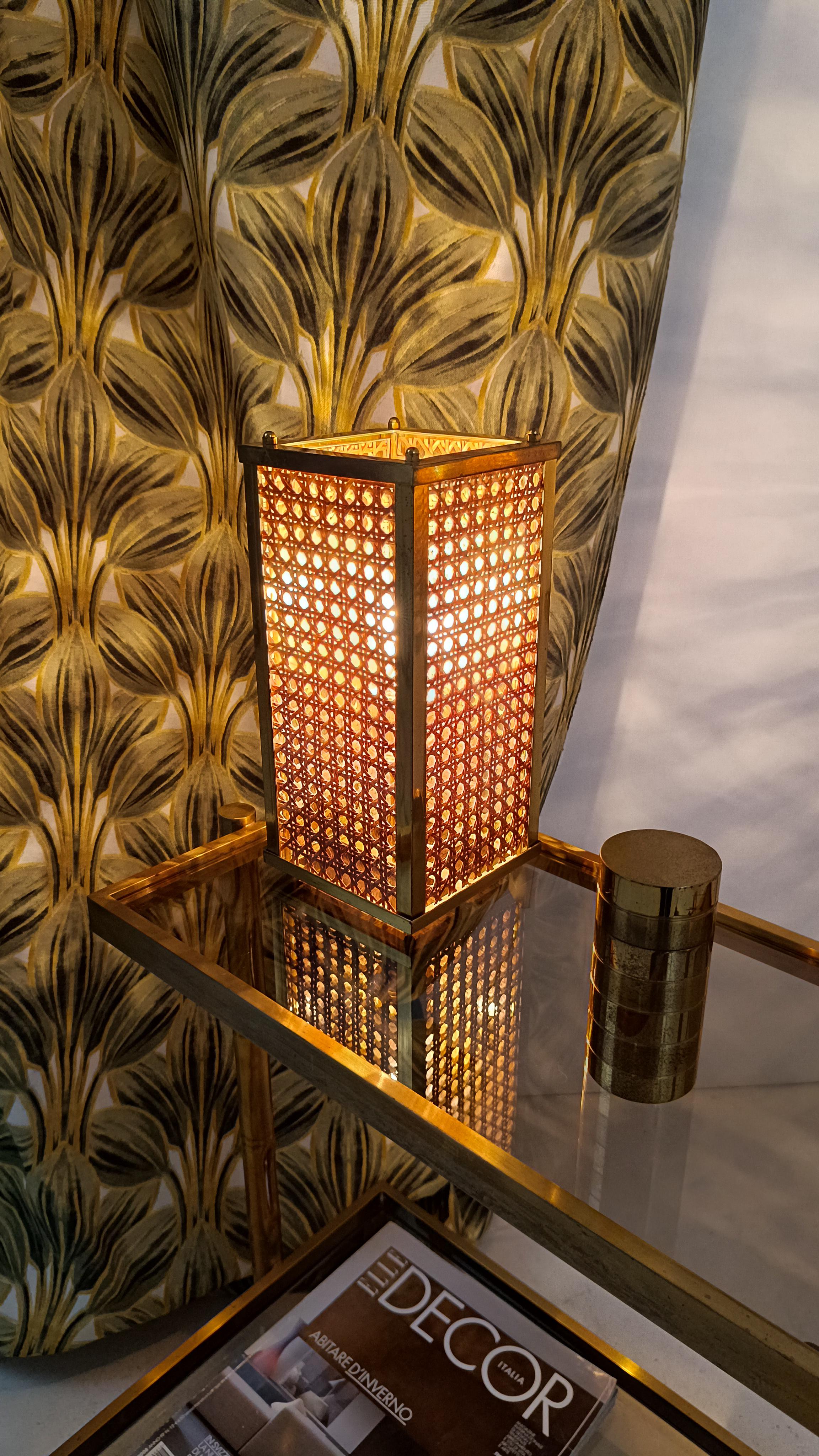 Laiton Pair of Hollywood Regency Bedside Table Lamps in Brass & Cane Webbing, 70s en vente