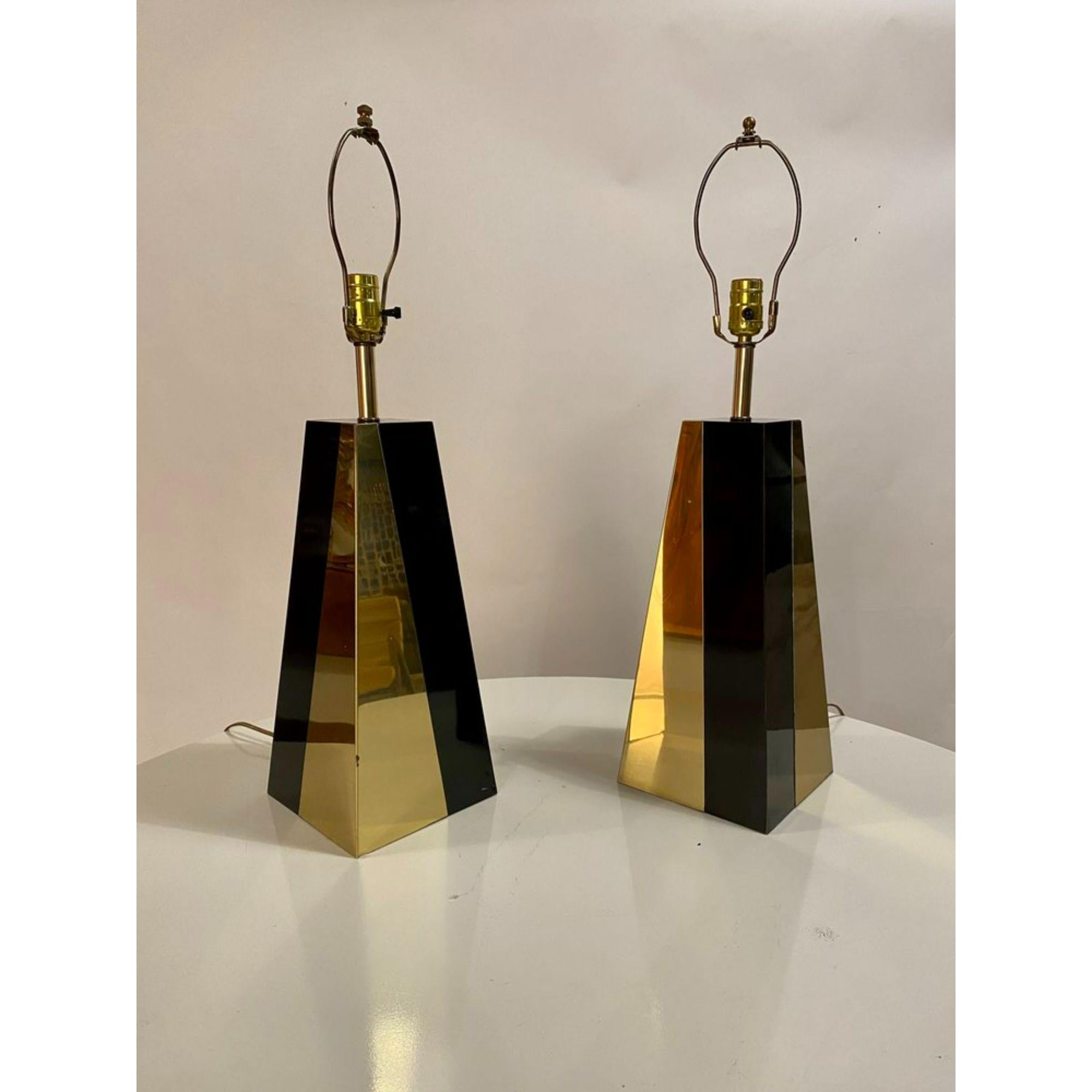 20th Century Pair of Hollywood Regency Black and Brass Pyramid Lamps, 1970's For Sale