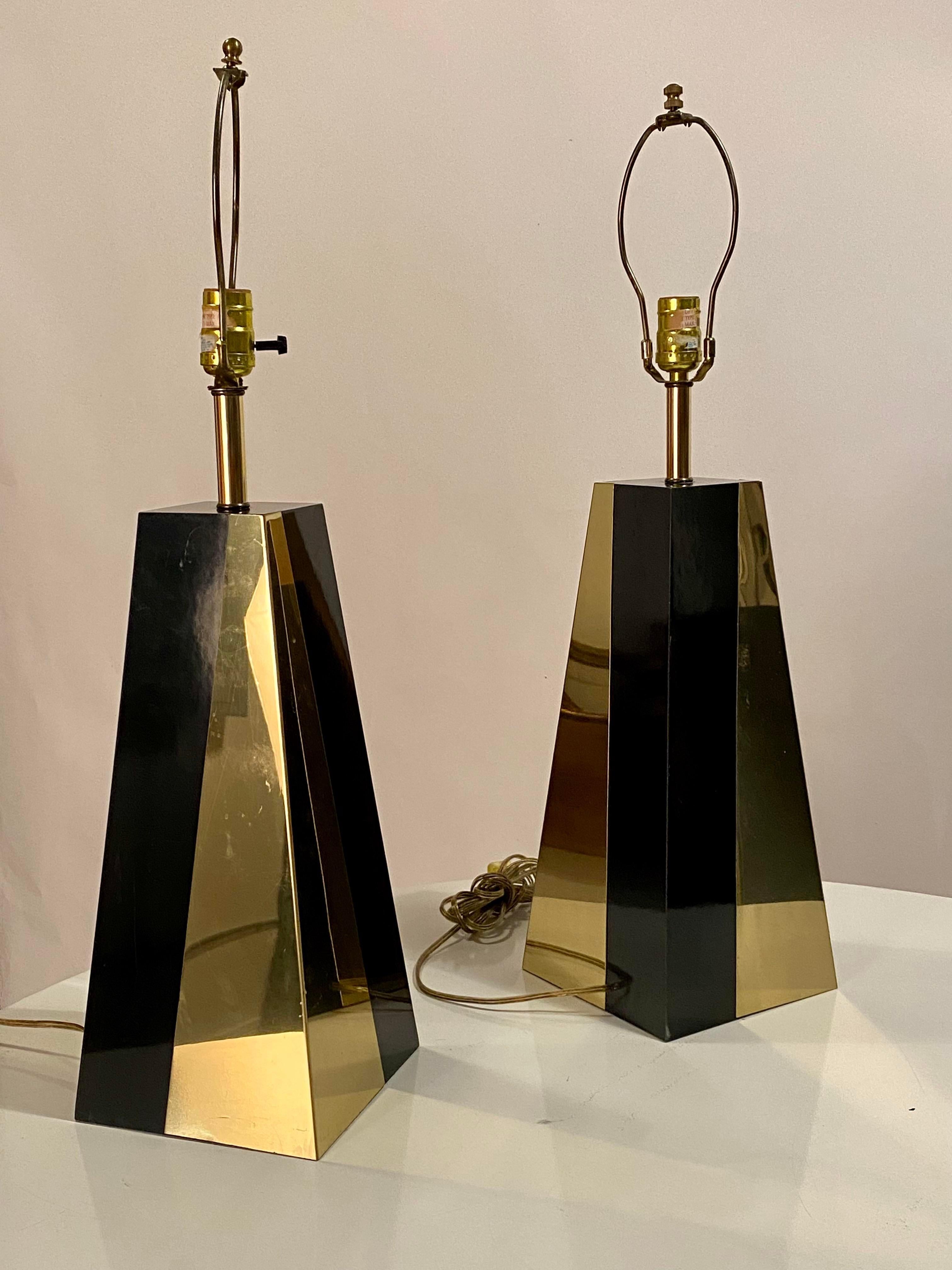 Pair of Hollywood Regency Black and Brass Pyramid Lamps, 1970's For Sale 3