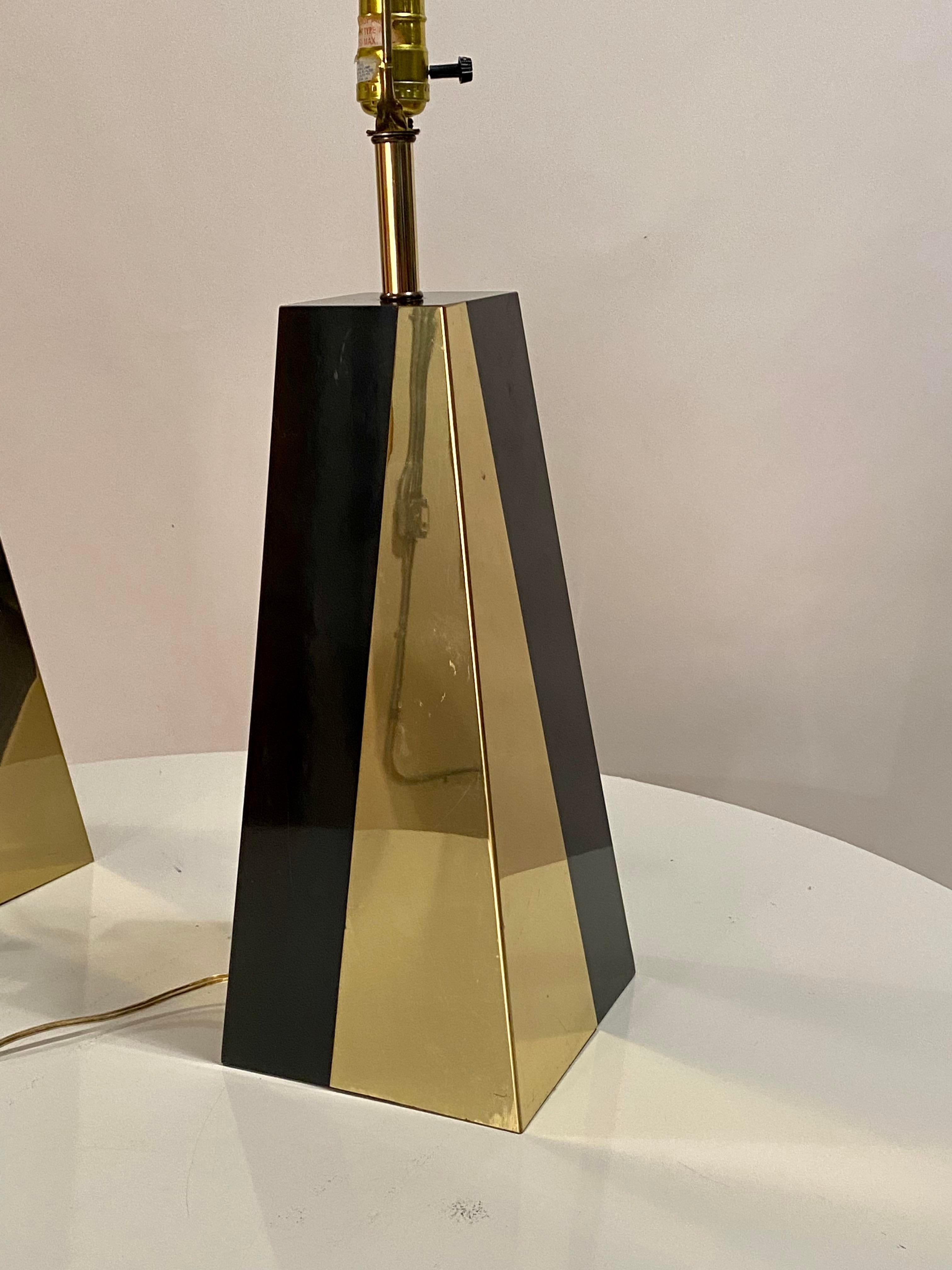Pair of Hollywood Regency Black and Brass Pyramid Lamps, 1970's For Sale 4