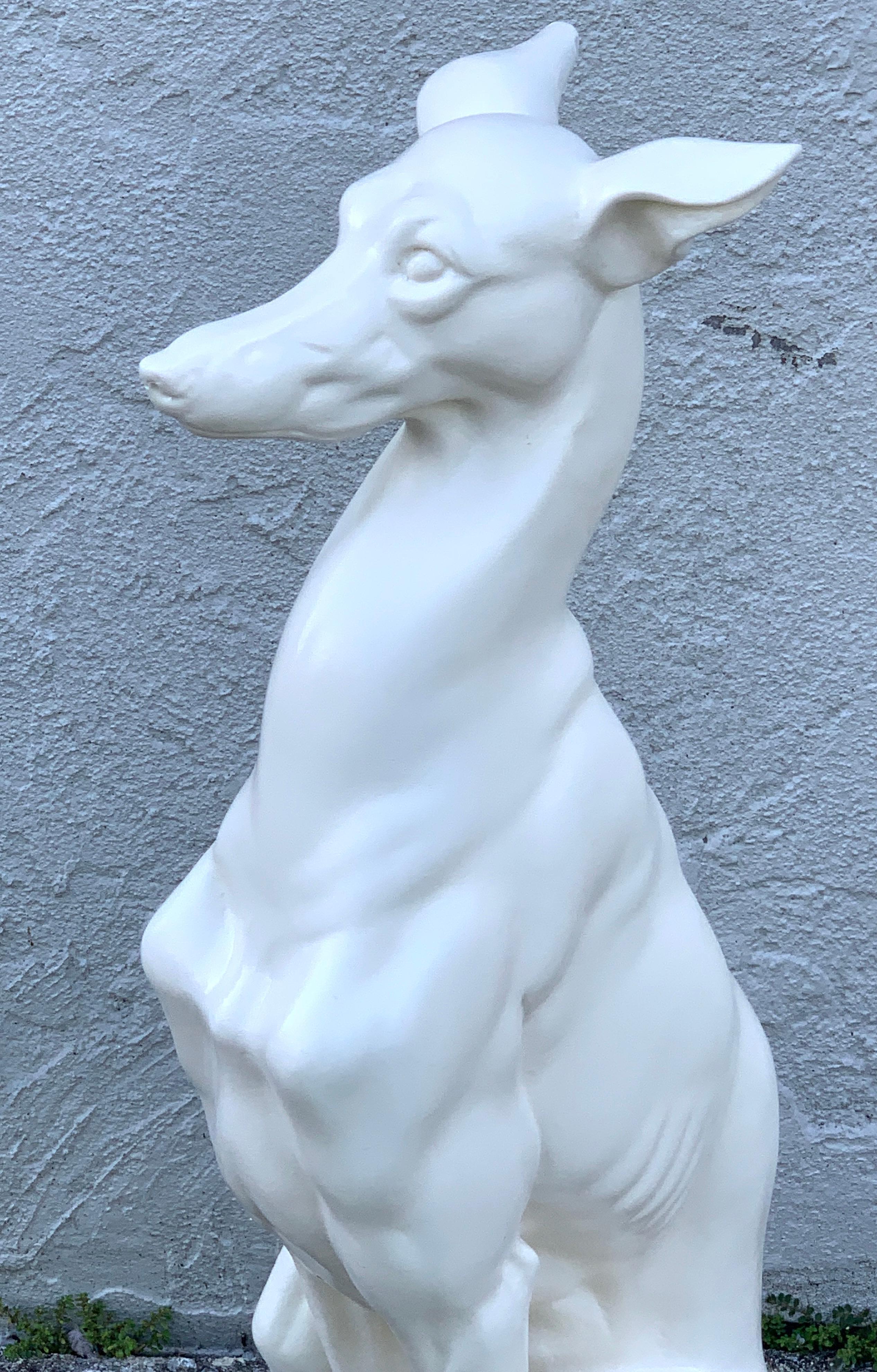 Coppia di Whippet in bianco e nero della Hollywood Regency in vendita 1