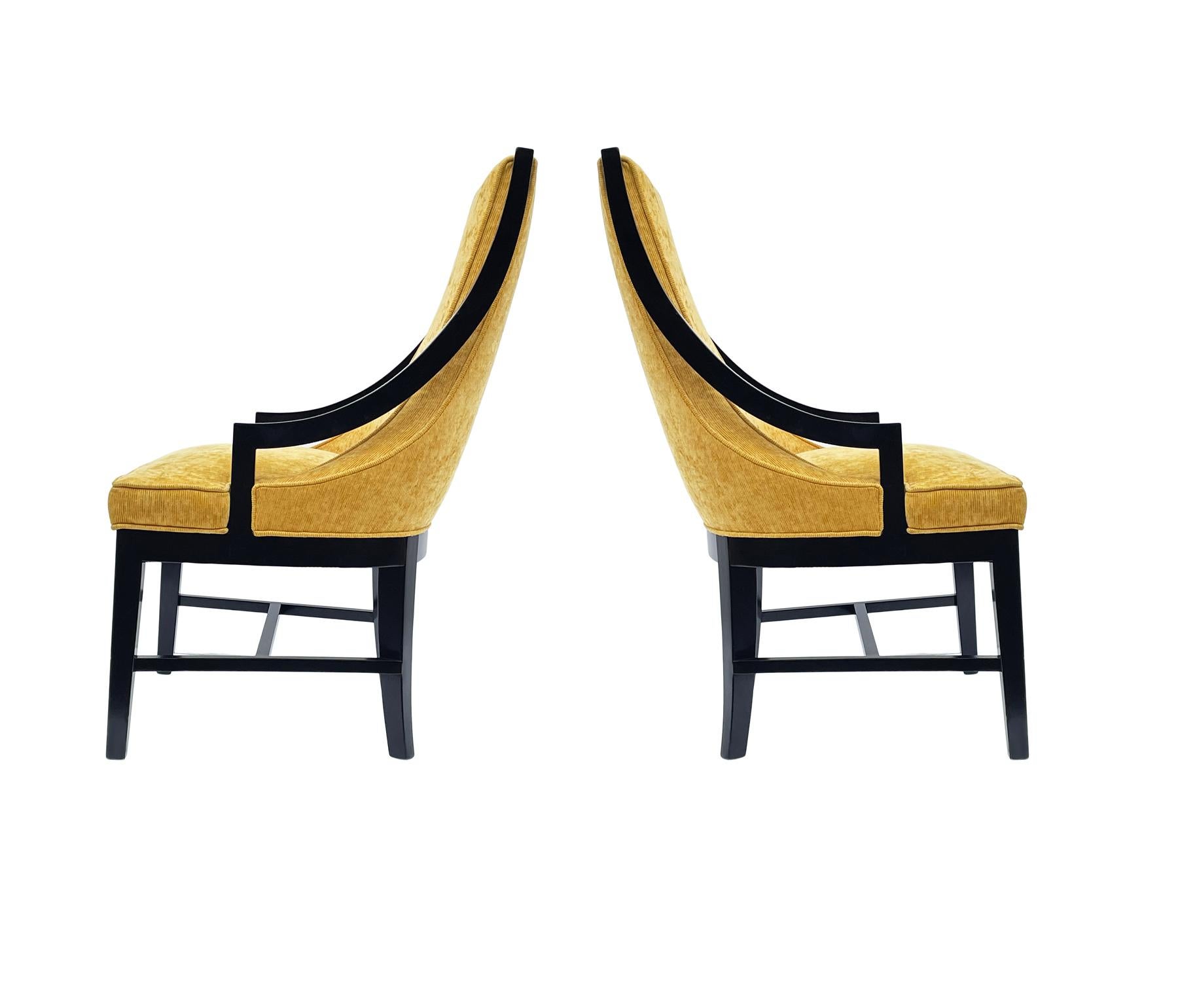 Paire de fauteuils pantoufles Hollywood Regency à cadre noir et tissu doré en vente 3