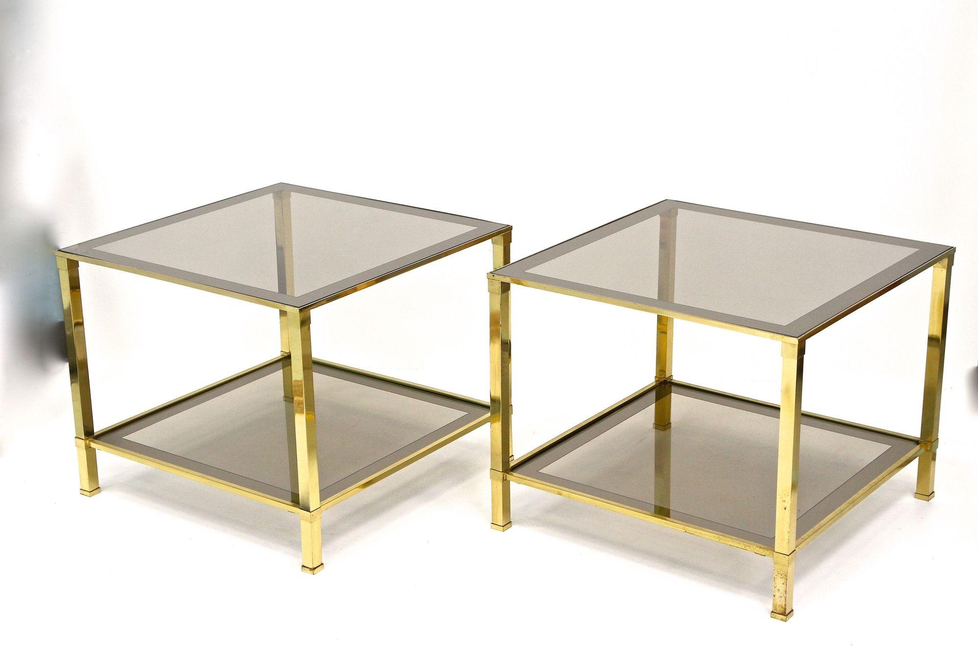 Pareja De Mesas Auxiliares De Latón Hollywood Regency, Cristal Ahumado, Italia ca. 1970 en venta 2
