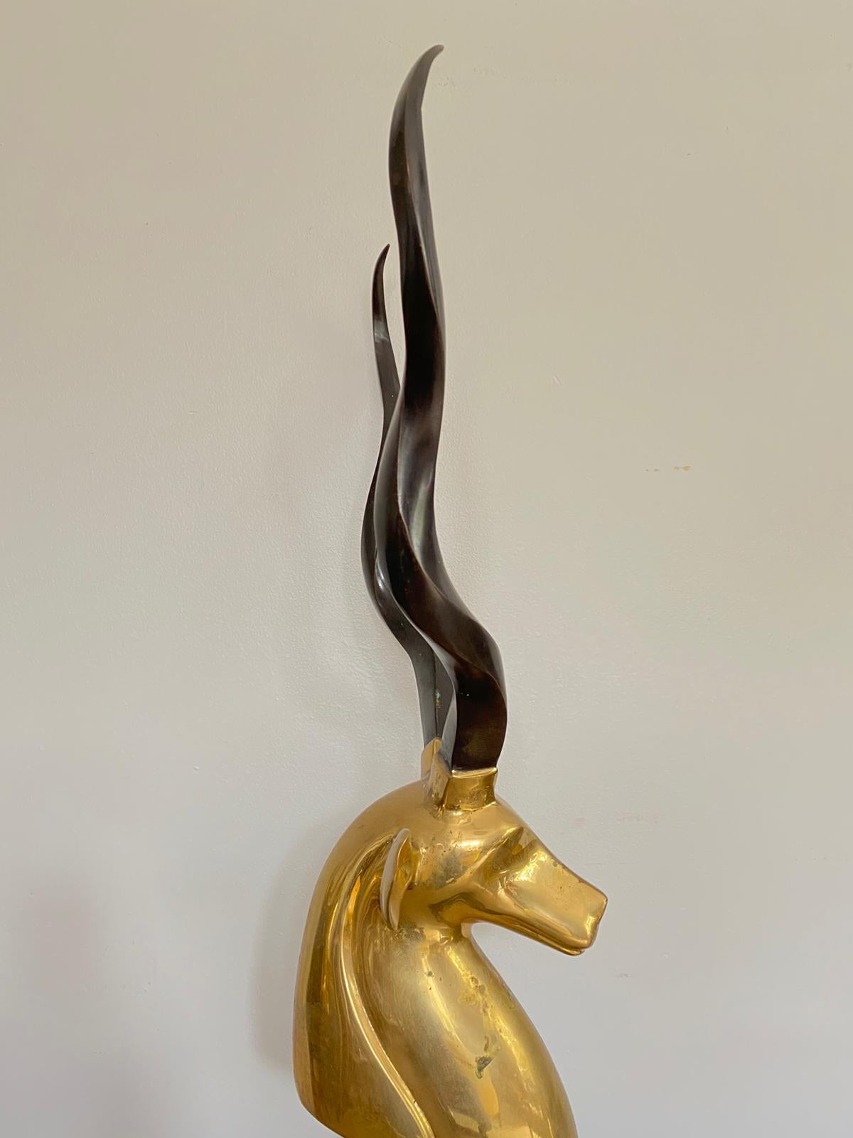 Pair of Hollywood Regency Brass Kudu / Antelope Head Sculptures In Good Condition In Somerton, GB