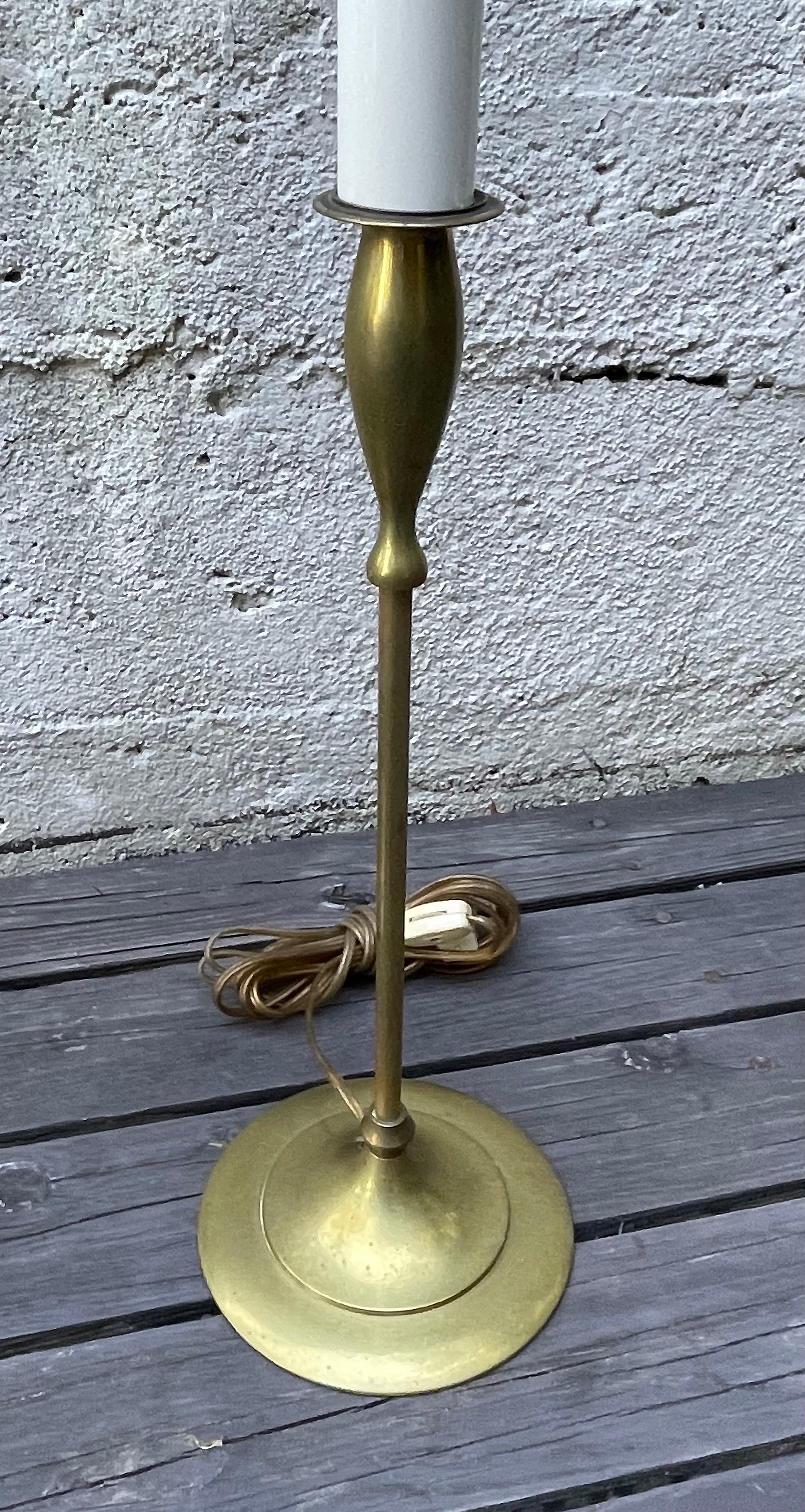 Pair of Hollywood Regency Brass Tulip Base Table Lamps by Charles Parker In Good Condition For Sale In Bedford Hills, NY