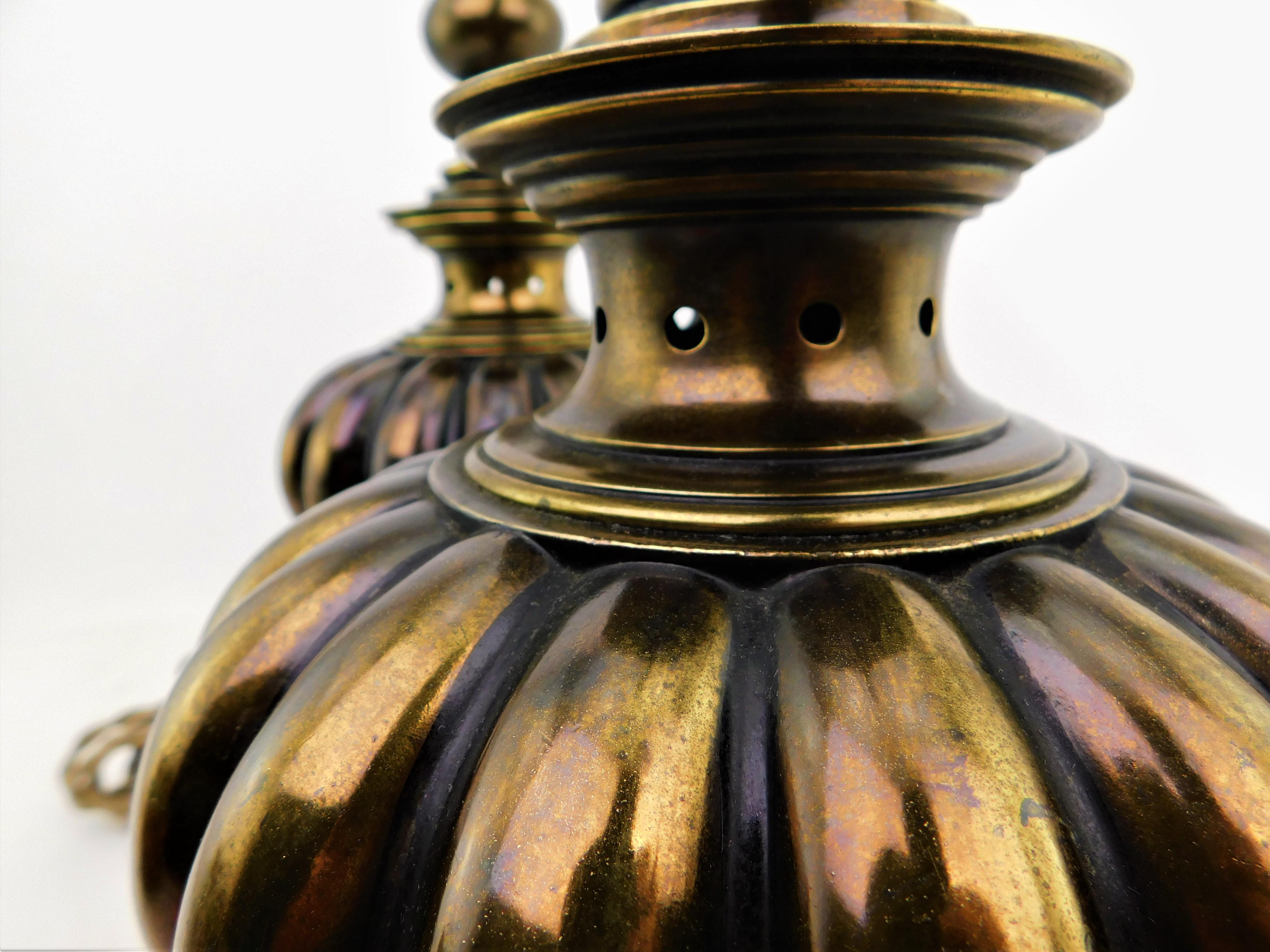 Coppia di lampade da tavolo Hollywood Regency in bronzo spazzolato con base in marmo in vendita 2