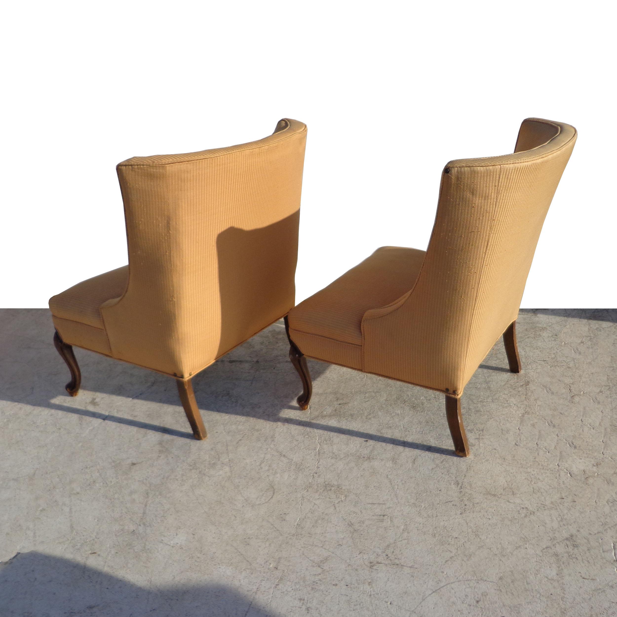 Pair of Hollywood Regency Button Tufted Slipper Chairs In Good Condition For Sale In Pasadena, TX