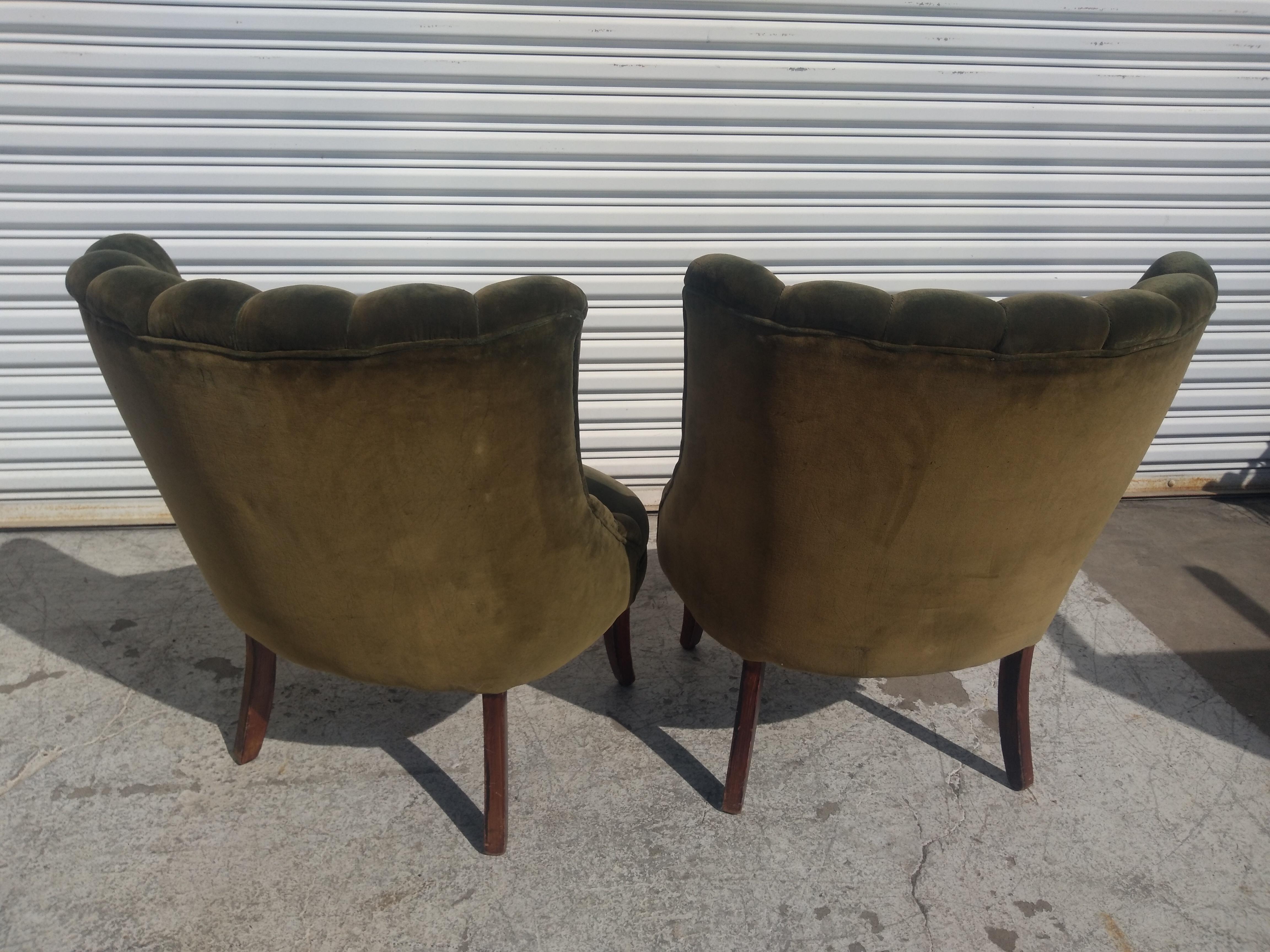 Paire de fauteuils à dossier en forme de cannelure de style Régence hollywoodienne.


Chaises de style Regency avec dossier en cannelure. Pieds cabriole Queen Anne.
Ils ont un front arqué et sont très bien faits.


 Rembourrage recommandé.

 