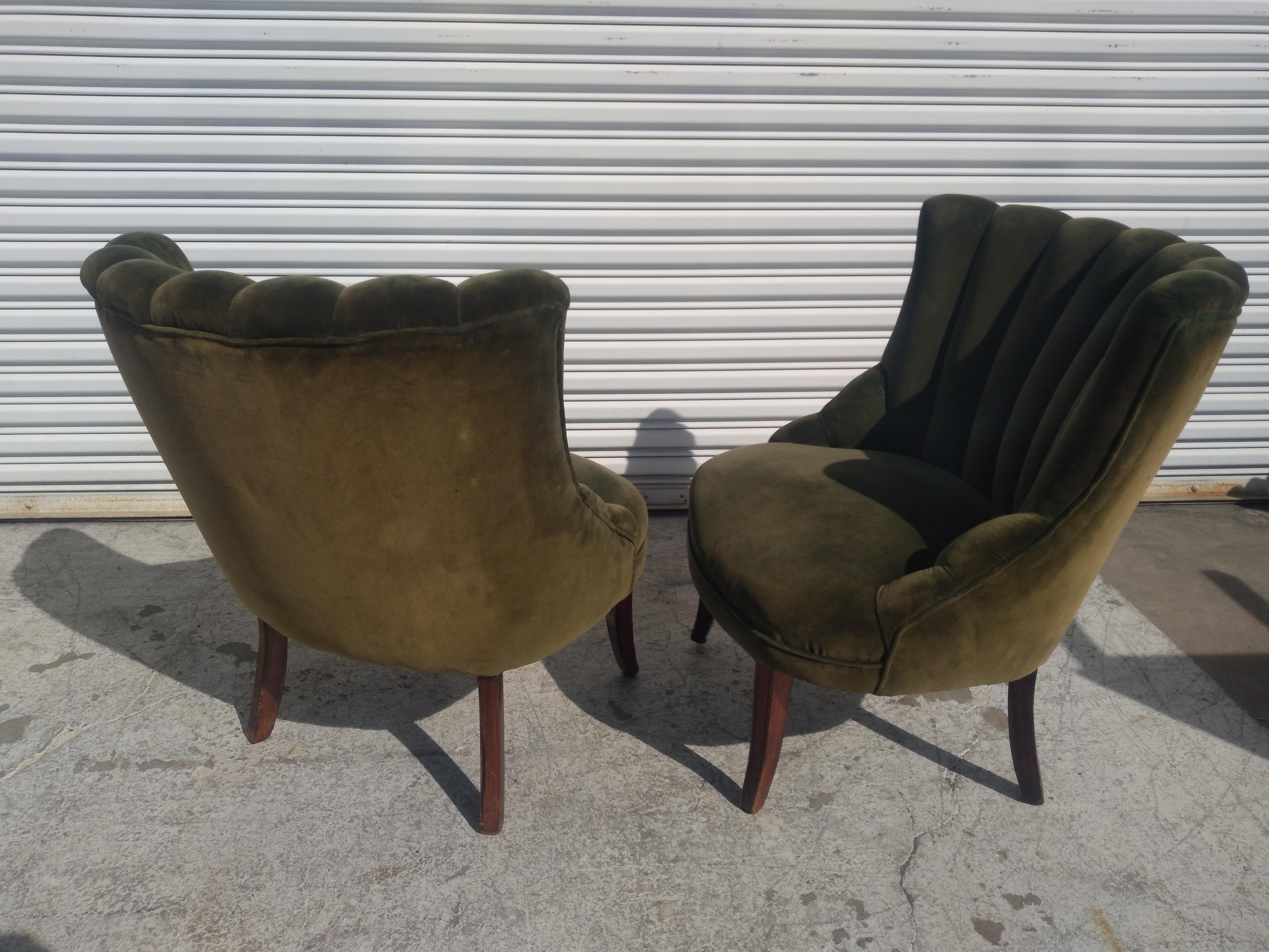 Américain Paire de chaises pantoufles Hollywood Regency à dossier cannelé en vente