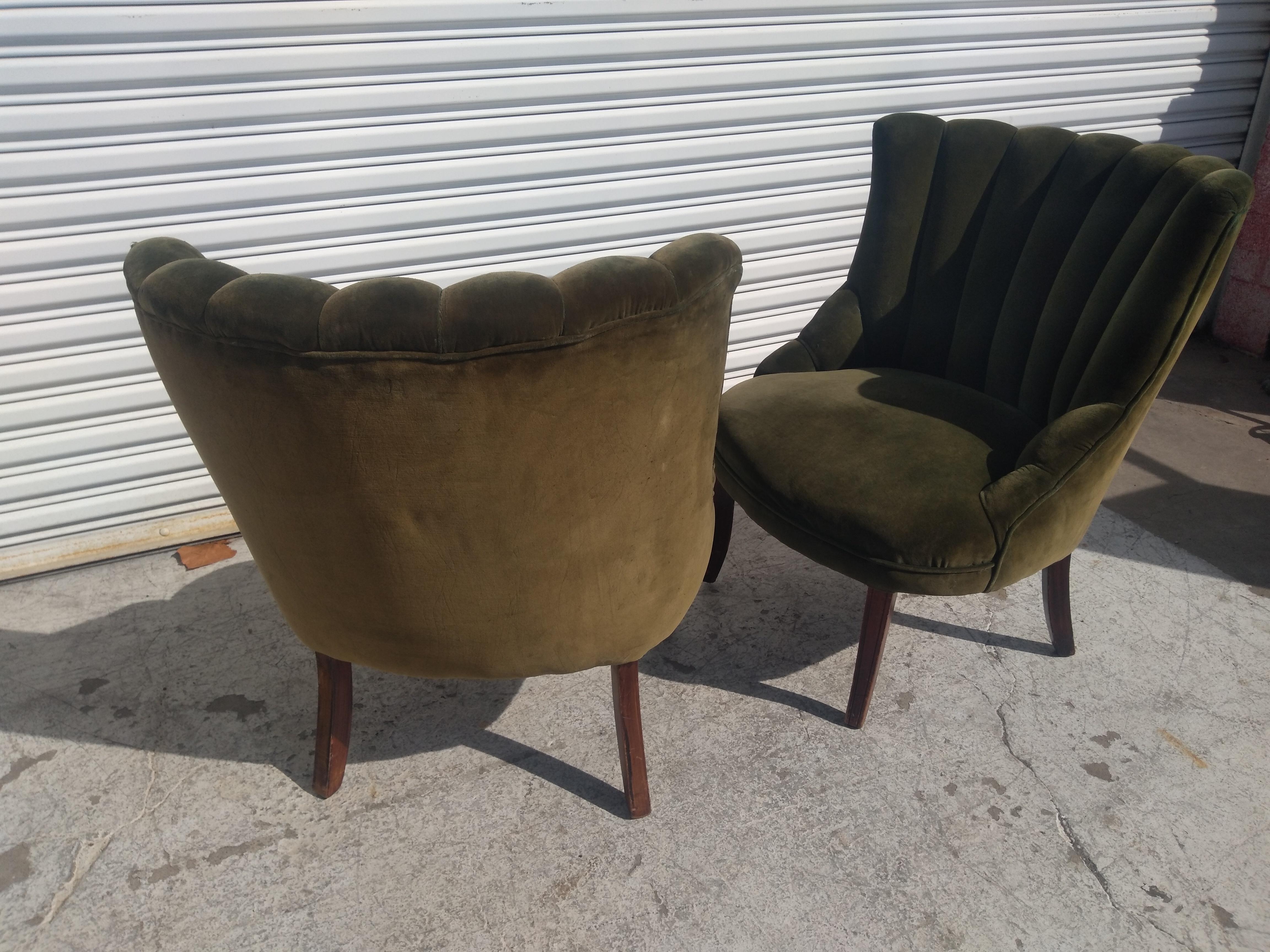 Paire de chaises pantoufles Hollywood Regency à dossier cannelé Bon état - En vente à Pasadena, TX