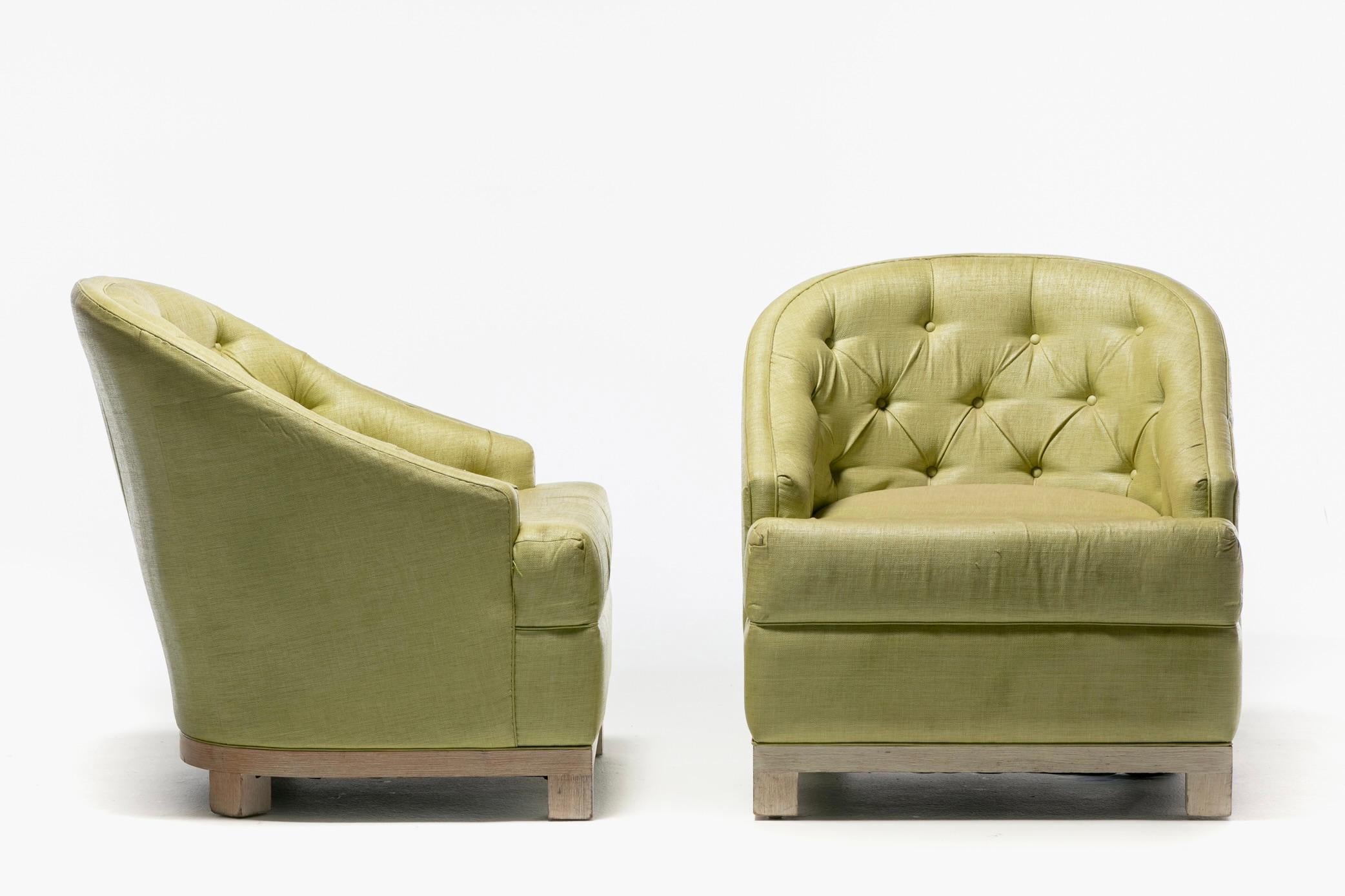 Paire de fauteuils club Hollywood Regency du Viceroy Miami État moyen - En vente à Saint Louis, MO