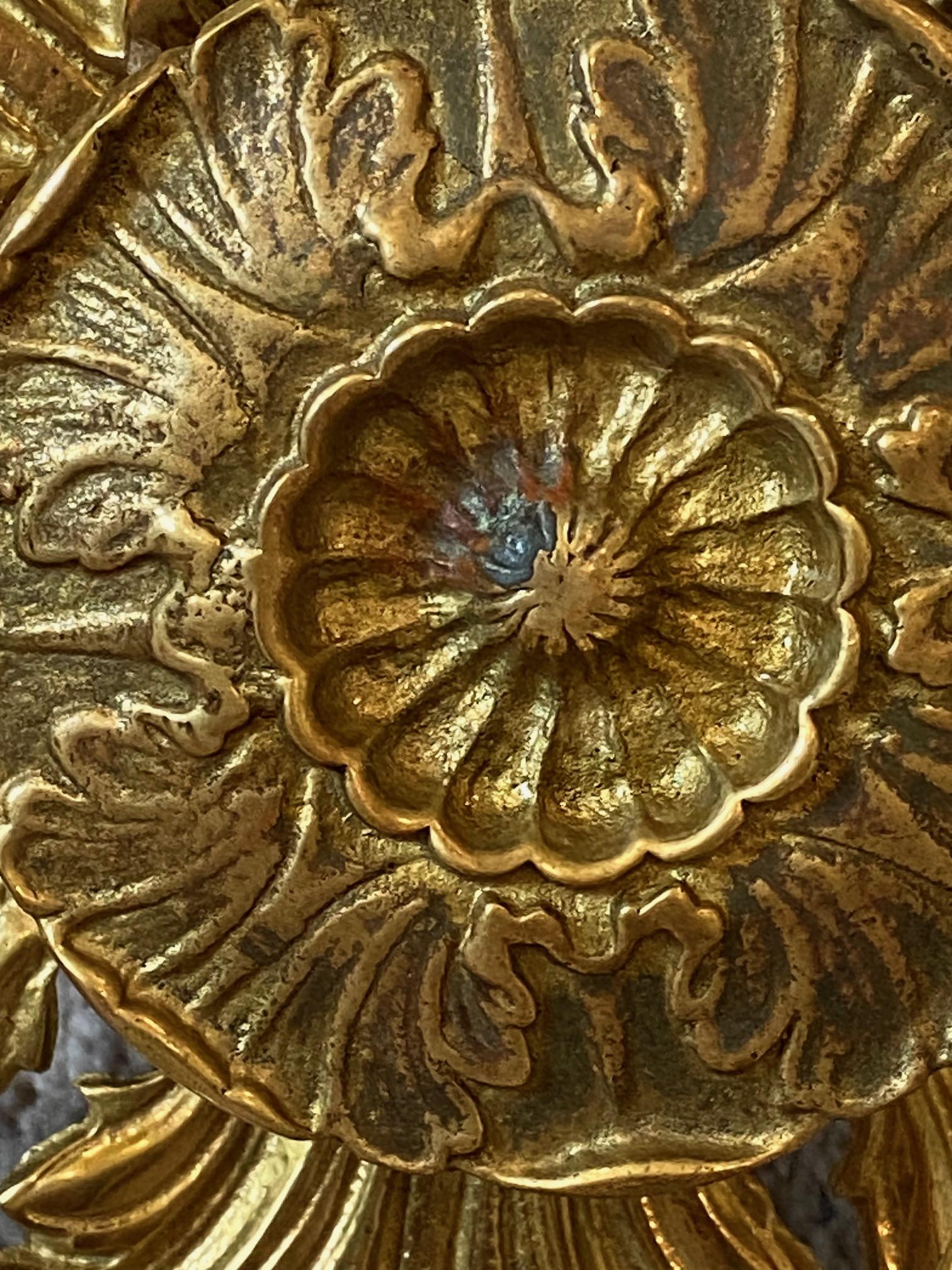 Coppia di maniglie per porte neoclassiche Hollywood Regency Dore' in bronzo in vendita 7
