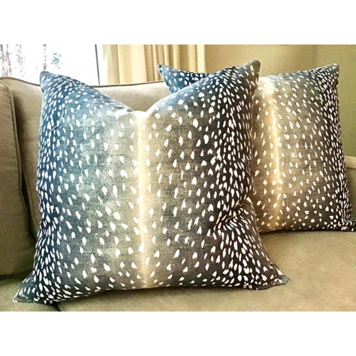 Coppia di piumini Hollywood Regency Vern Yip Antelope in Navy, 22