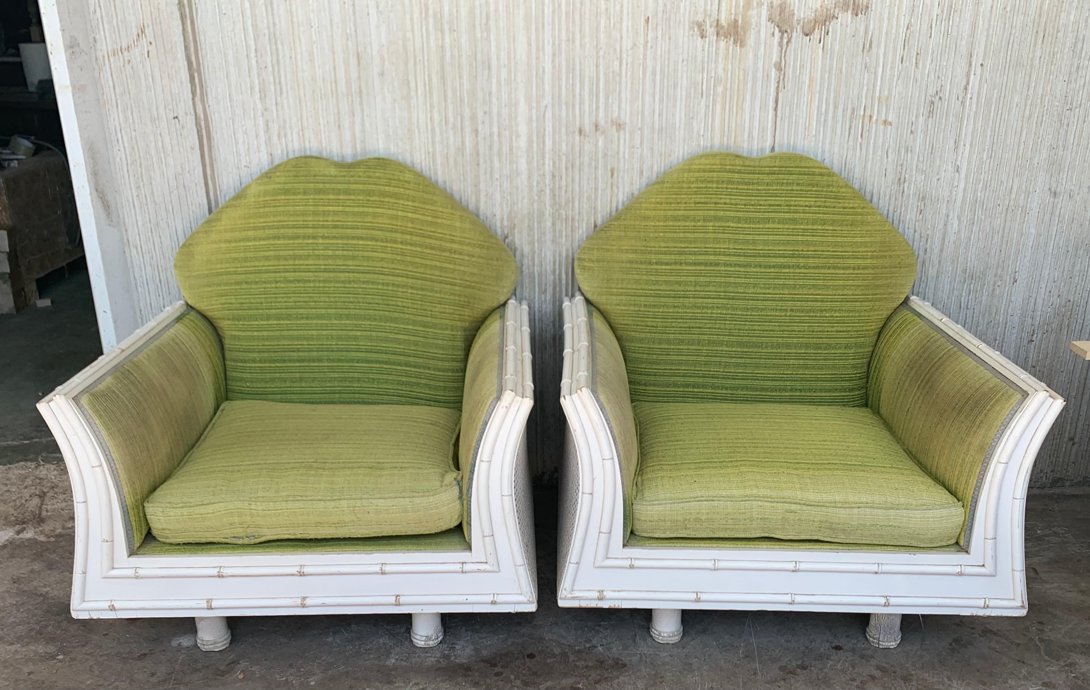 italien Paire de fauteuils de salon Hollywood Regency en faux bambou avec dossier en rotin en vente