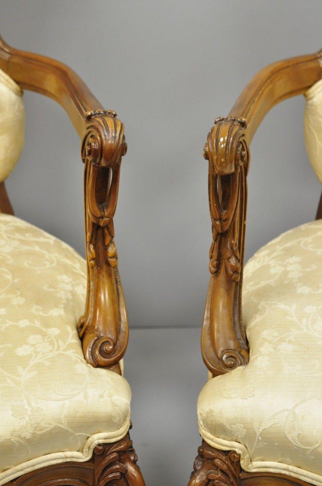 Paar geschnitzte französische Hollywood-Regency-Sessel im Louis-XV-Stil, Kaminsims-Sessel (Geschnitzt) im Angebot